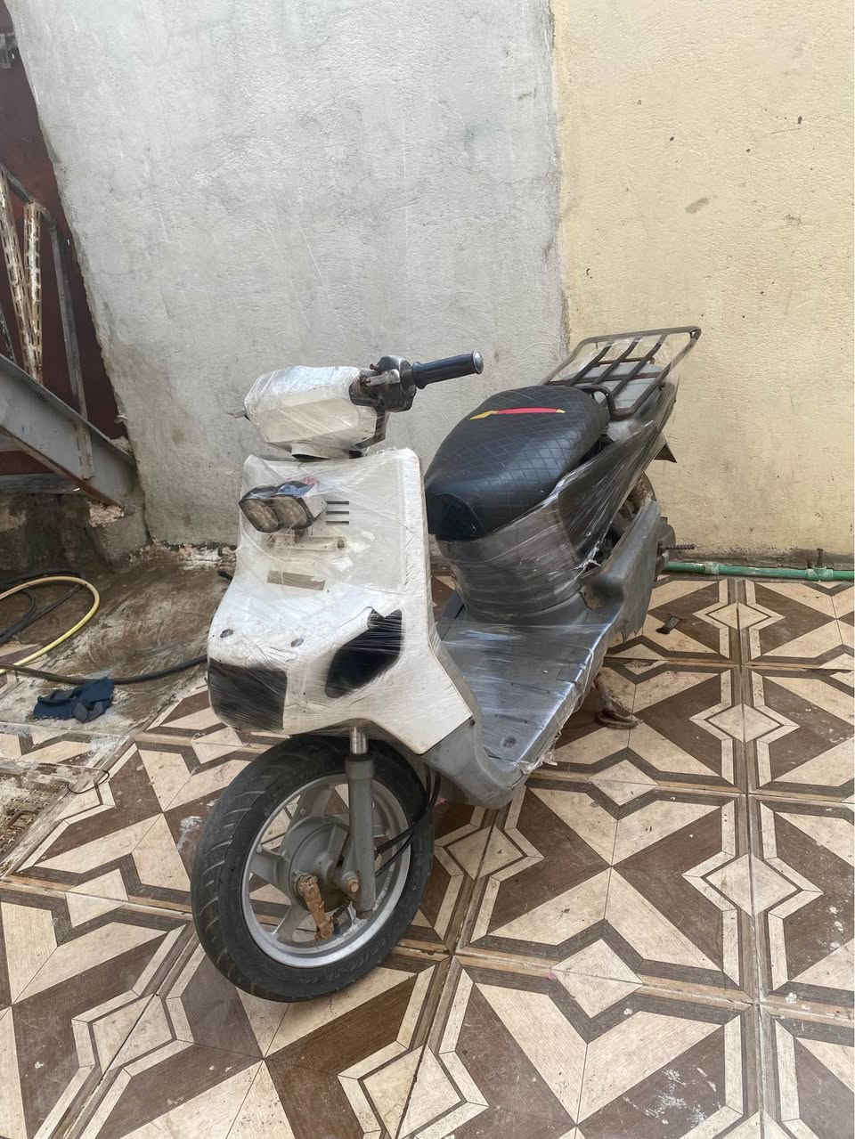 دراجة بيكم شغالة وصوتها ناعم مكينة مكفولة شوفت عينكم الدراجة نقصها فقط كهربائيات وشوته شغاله حاليا وتجي وتفحص مابيها اي خلل وين ماتريد روح بيها سعر175 قفل مال بيع بدون دهرة او عملة مكاني بصره قبلة رقمي *********** البصرة, العراق
