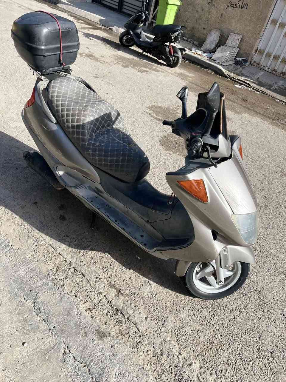 سلام عليكم
دراجه فور سايد للبيع كامله مابيهه اي نقص

السعر : 550

الهاتف : ***********
