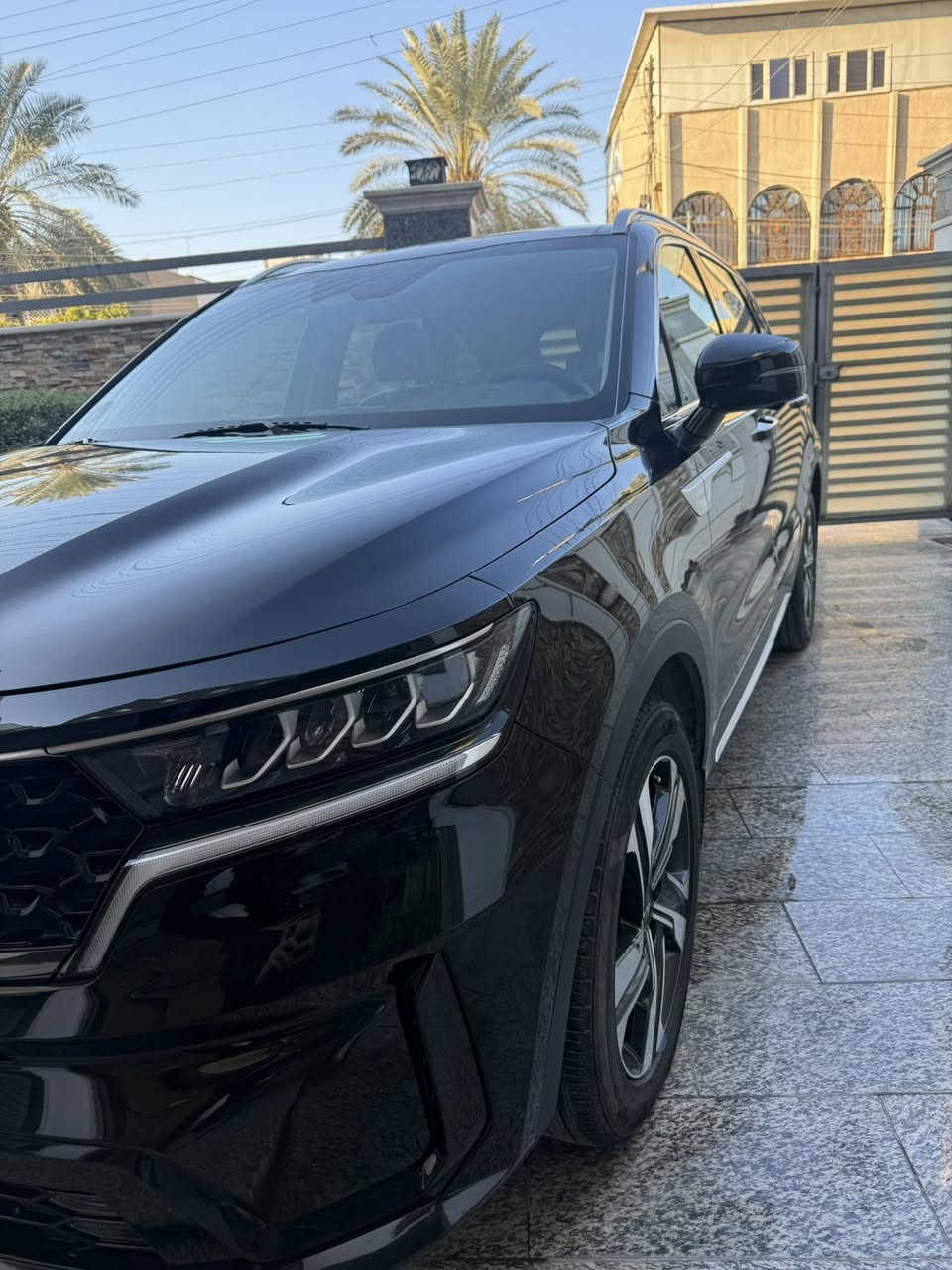 السلام عليكم
سورينتو 2023 خليجي كفاله عامه 
اعلى فئة فول مواصفات 1/1 
ضمان شركة نم 
اهم مواصفات 
كشنات تدفئة تبريد 
كشنات خلفية تدفئة 
بنوراما 
ستيرن تدفئة 
صندوق كهرباء 
كاميرات 360 
3 قطع تبريد 
كشنات جلد 
كشنات كهرباء 
وضعيات قيادة 
شاشة دجتل
مفتاح التشغيل بصمة 
تشغيل عن بعد 
 اريل نفكيتر 
داتا شو
حساسات أمامية 
حساسات خلفية 
لايت زينون + LED 
كشافات 
بك لايت LED 
دخول بصمة ذكي 
اشارة في المرايا الجانبية 
المرايا قابلة للطي كهرباء 
ماسحة خلفية 
عدد AIR BAG 7
كير ماوس 
هاند بريك كهرباء 
شاشة Apple Car play 
الإنارة الداخلية LED 
مقود جلد حياكة  
شفتات مقود 
مثبت السرعة 
رادار
تحديد مسار
المودات والاوامر الصوتية 
اوتو هولد 
6 اوضاع قيادة 
بردات خلفية

وبعد هواي مواصفات 

مكاني بغداد السيدية 
*********** 
رقم بغداد باسمي
