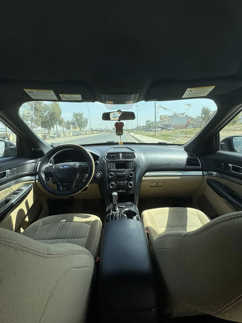 فورد EXPLORER 2017
مواصفات 
محرك v6 (3500)
تحكمات ستيرن 
شفتات بالاستيرن
بصمه 
تشغيل عن بعد
4*4 فورويل
سبعه راكب 
تبريد امامي وخلفي مركزي 
وبعد بيها مواصفات
طخم جديد امامي خلفي 
طخم تايرات جديد 
سياره ماناقصها أي شي خير من الله 
محرك وكير شرط ما مفتوح 
للاستفسار الاتصال عالرقم ***********
