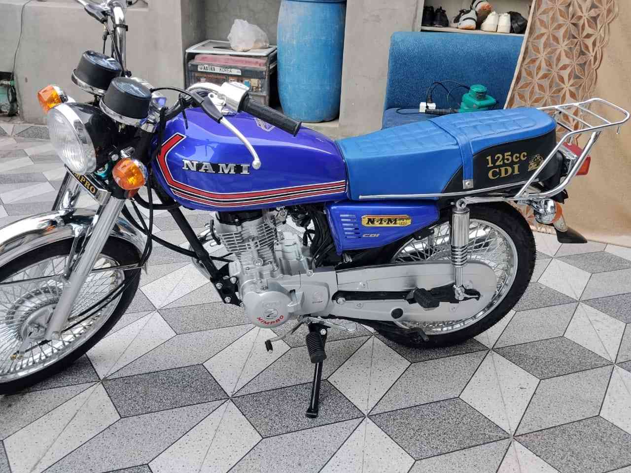 عليكم شباب نامه بروح 2025 بعدها زيرو من الوكيل للبيت فقط سبب البيع ابو مراضي ع درجه  سعر ٨٥٠ وبيهاا مجال المو شراي لا يكسر بحلال العالم صاحب دراجه ***********
