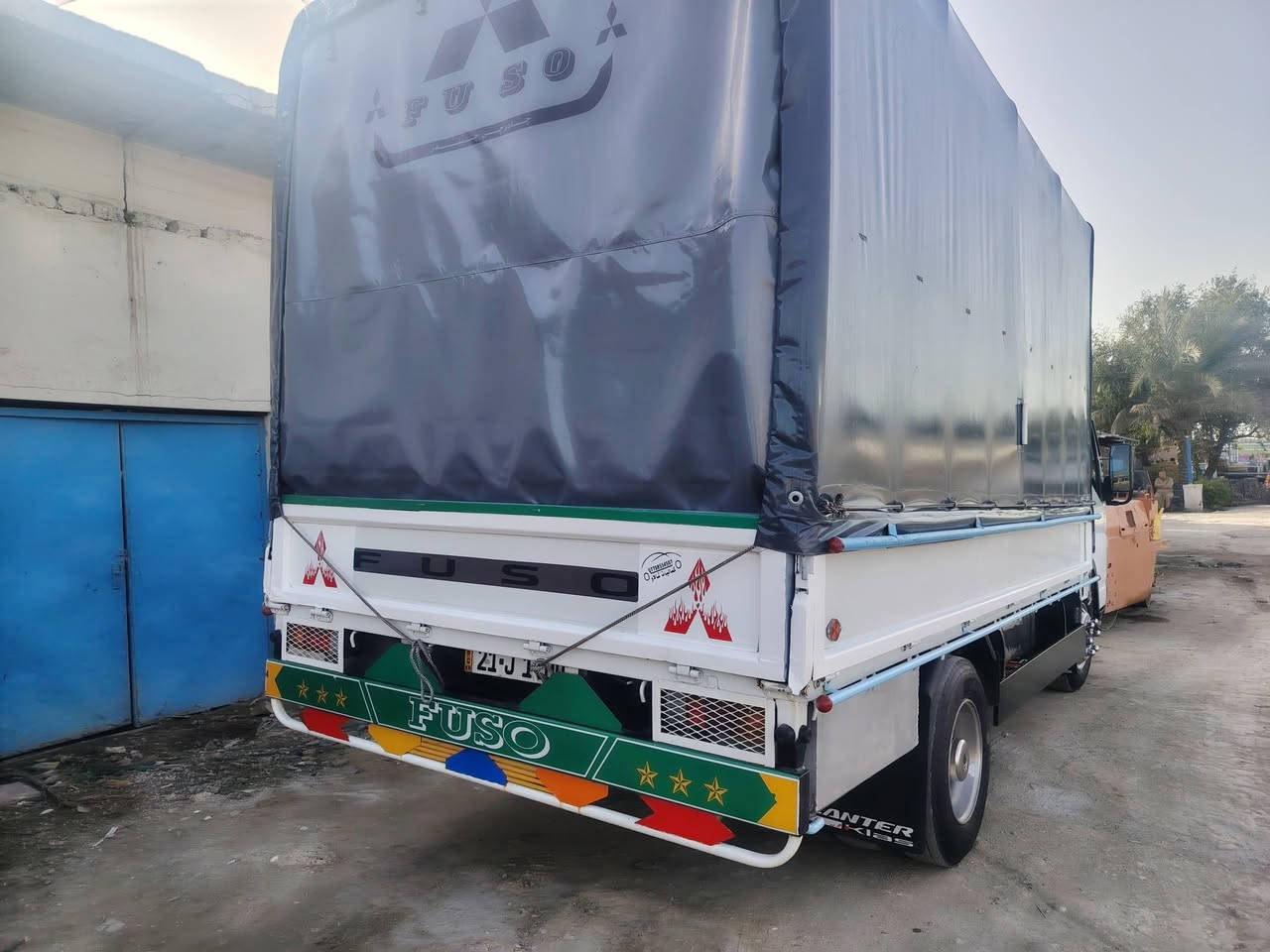 السلام عليكم كنتر موديل 2021 للبيع سياره جاهزه مابيه اي نقص مكفوله كفاله عامه سعره 255 بيه مجال شراي يتصل مكانى بابل ***********
