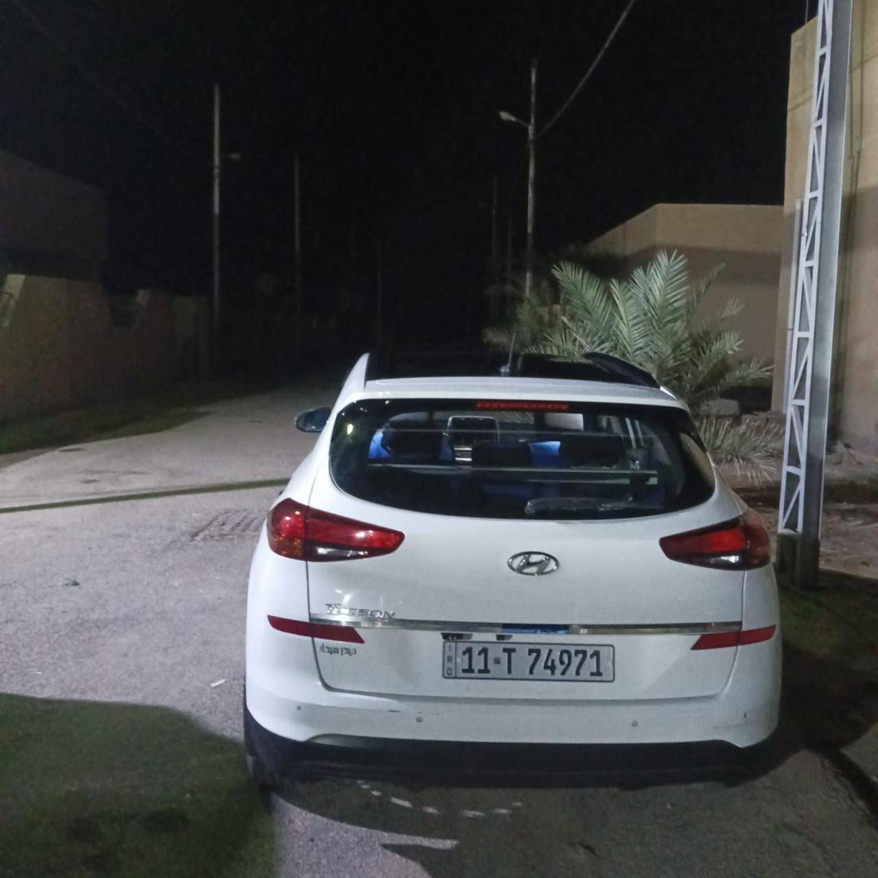 بيع مستعجل 
السلام عليكم توسان موديل ،2020 خليجي
شركه الكاصد فول مواصفات بصمه فتحه بانوراما 5 عدسات 
كشن كهرباء بيه ربع بنيد صبغ أو ربع الباب صبغ فقط وشبر بارد بلباب كير محرك مكفولاتت السياره جديده جديده بمعنى الكلمه 
رقم بغداد انكليزي جديد باسمي ماشبه 101 مكاني بغداد حي الجهاد السعر 176 وبيه مجال ماكو هيج سعر وبلعافيه ع ياخذه 
***********
