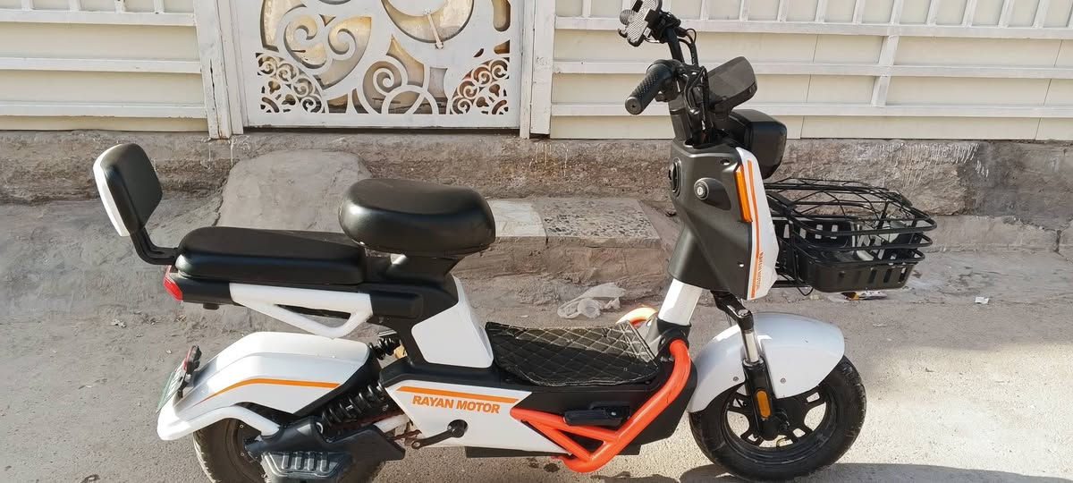 السلام عليكم الدراجه للبيع حلوه نضافه 100/100فول الفول شاشه ايباد توضح الك العطل بصمه وسويج وياهه نسختين تشغيل عن بعد المكان بغداد مدينه الصدر قطاع 63قرب مدرسه الايمان السعر 350قفلهه والحجم 15 الاتصال على هذه الرقم ***********
