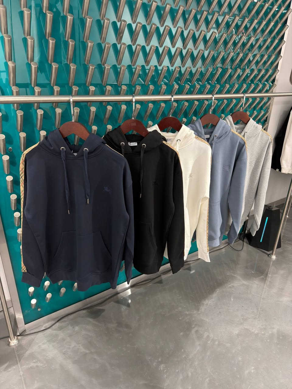 نوفّر خدمة تنسيق وتوريد الملابس التركية الأصلية من مصادر موثوقة داخل تركيا، مع إدارة كاملة لعملية الشراء والمتابعة والشحن إلى العراق.

نعمل بنظام واضح وشفاف:
✔️ تنسيق الطلب
✔️ شراء من موردين معتمدين
✔️ توثيق بالصور والفيديو
✔️ شحن منظم وآمن
✔️ عمولة متفق عليها مسبقًا

خدمتنا موجّهة للتجار وأصحاب المشاريع الباحثين عن بضاعة تركية بجودة عالية وبأسلوب عمل احترافي.

📩 للاستفسار والتواصل: راسلنا خاص
***********
