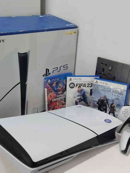 بلي 5 مستعمل نضيف نضافة 90٪ ويا جوستكين شغالات مابيهن شي عدا واحد من الجوستكات بي الكير عطلان تصليحة خمسة او عشرة ويا ثلاث اقراص فيفا 23 وبيس 20 و GOD OF WAR راغنروك نسخة الفايف البلي مستعمل قليل واضمنه من اي عطل بي او فتح. السعر نهائي رقم التواصل *********** البصرة
