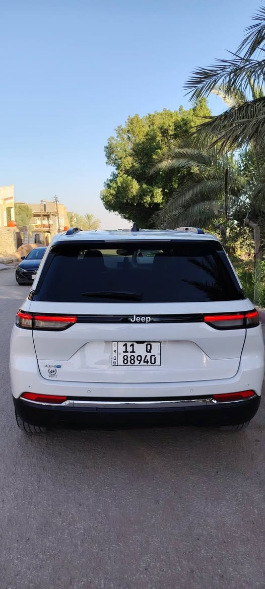 🚗 للبيع – Jeep Grand Cherokee 4xe Anniversary Edition 2024 🚗
🔹 موديل: 2024
🔹 اللون: أبيض
🔹 محرك: 2000 تيربو + هايبرد + Plug-in Hybrid
🔹 المسافة المقطوعة: ٥٠ 
🔹 مرقمة بغداد
صور الحادث في المنشور حدثها يعتبر كلين سياره

✨ المواصفات: ✅ شاشة كبيرة
✅ تشغيل بالبصمة + بصمة أبواب
✅ تشغيل عن بعد
✅ نظام صوت Alpine مع دمام خلفي
✅ مقاعد جلد
✅ مقعد السائق ميموري
✅ مقاعد كهربائية
✅ صندوق كهربائي
✅ حساسات خلفية
✅ إشارات بالمرايا
✅ رادار أمامي
✅ رادارات وكاميرات 360 درجة
✅ بانوراما فتحتين
✅ گير ماوس
✅ نظام نزول المنحدرات
✅ تدفئة للمقاعد
✅ لايتات LED + Back LED

السيارة Anniversary Edition، من أجمل وأعلى الفئات، استخدام شخصي ونظيفة جداً وتستحق المعاينه
الجاد يتصل، وبيك خير وتدلل
مكان بابل
***********
