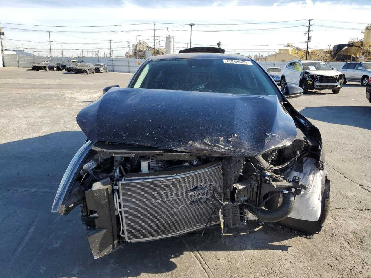 سلام عليكم  فورتي مديل 23حادثه موضحه في الصوره بارد البنيد وجاملغ معوقين سعره 140 بيه مجال ***********
