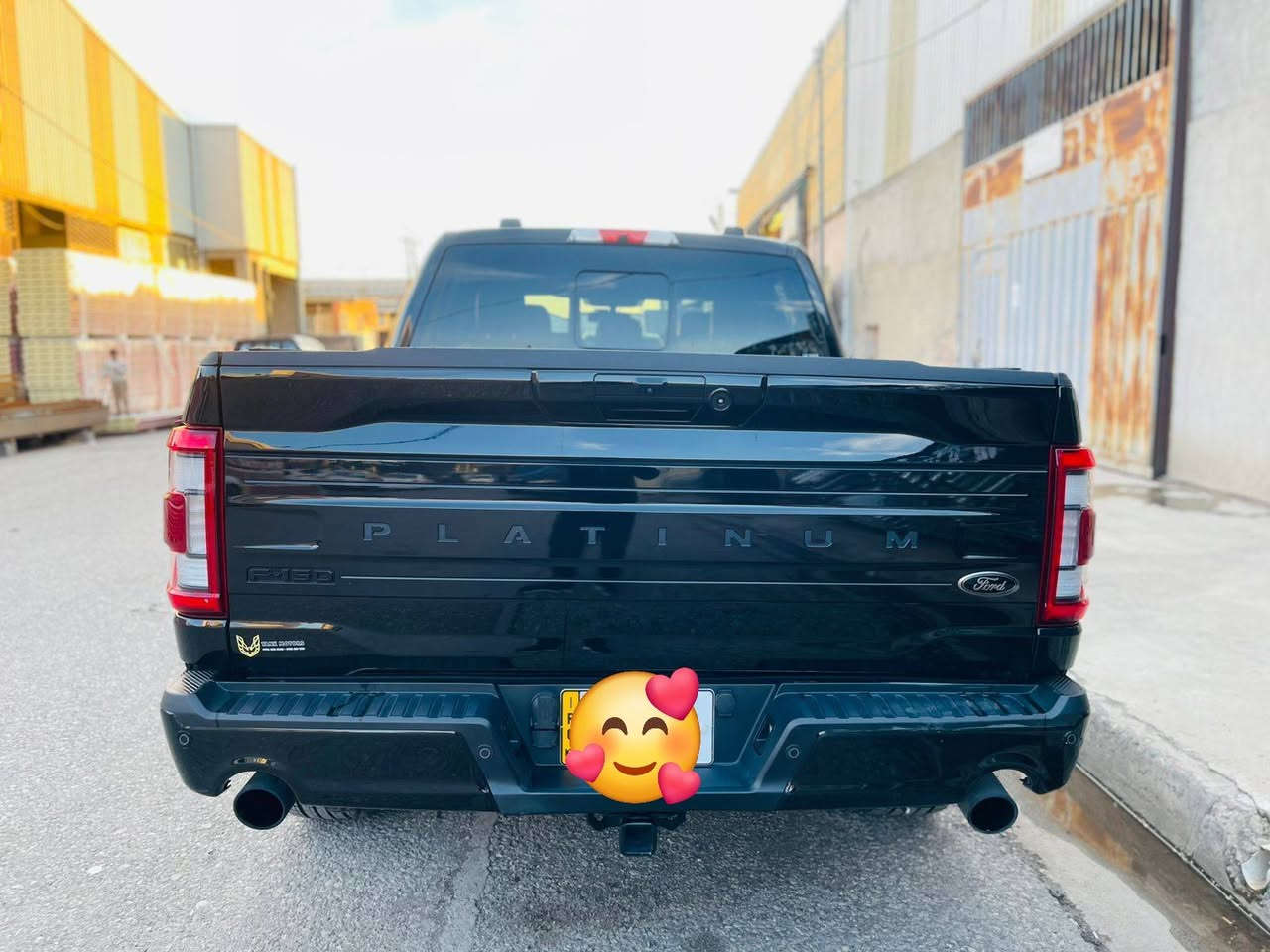 فورت F150 موديل2023بلاتنيوم بلك اديشن هابيرت سيارة فول فول واحد على واحد بيه ثلاث قطع مبدل بلادي يعني بدون صبغ محرك ست سلندر دبل توربو
شاشة ديجيتال 
و شاشة كبيرة يدعم كار بلاي 
تدفئة و تبريد كشنات الاماميه والخلفية فقط تدفئة 
رادار امامي و خلفي +++ جوانب 
دوسات كهرباء 
رادار الجوانب 
بانوراما 
كشنات خزن ميموري 
الجامة الخلفيه كهرباء 
دبل اكسل 
بيها درج بالبدي و ستاند لدعم الصعود
قبق بدي بلادي 3 طكات 
بدي نضيف حيل شركة 
بيها ادامة كامله من المحرك و الكهربائيات كلها بشرط 
من دعامية لدعاميه بشرط و بعد بيها مواصفات هوايه اكثر 
من 
الاوتو بارك 
و مكان كابل للشحن 
و شحن واير ليس 
ترايك للبصرة شرط بدون نقص....واي تفاصيل اخر اتصال علي رقم هاتف او وتساب علي نفس رقم
رقم هاتف.. *********** كركوك, العراق
