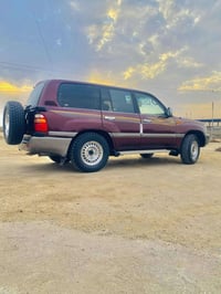 لاندكروز ٩٩  فل كامل مكفول من الضربه محرك ٦ سلندر  كير عادي .رقم بغداد...