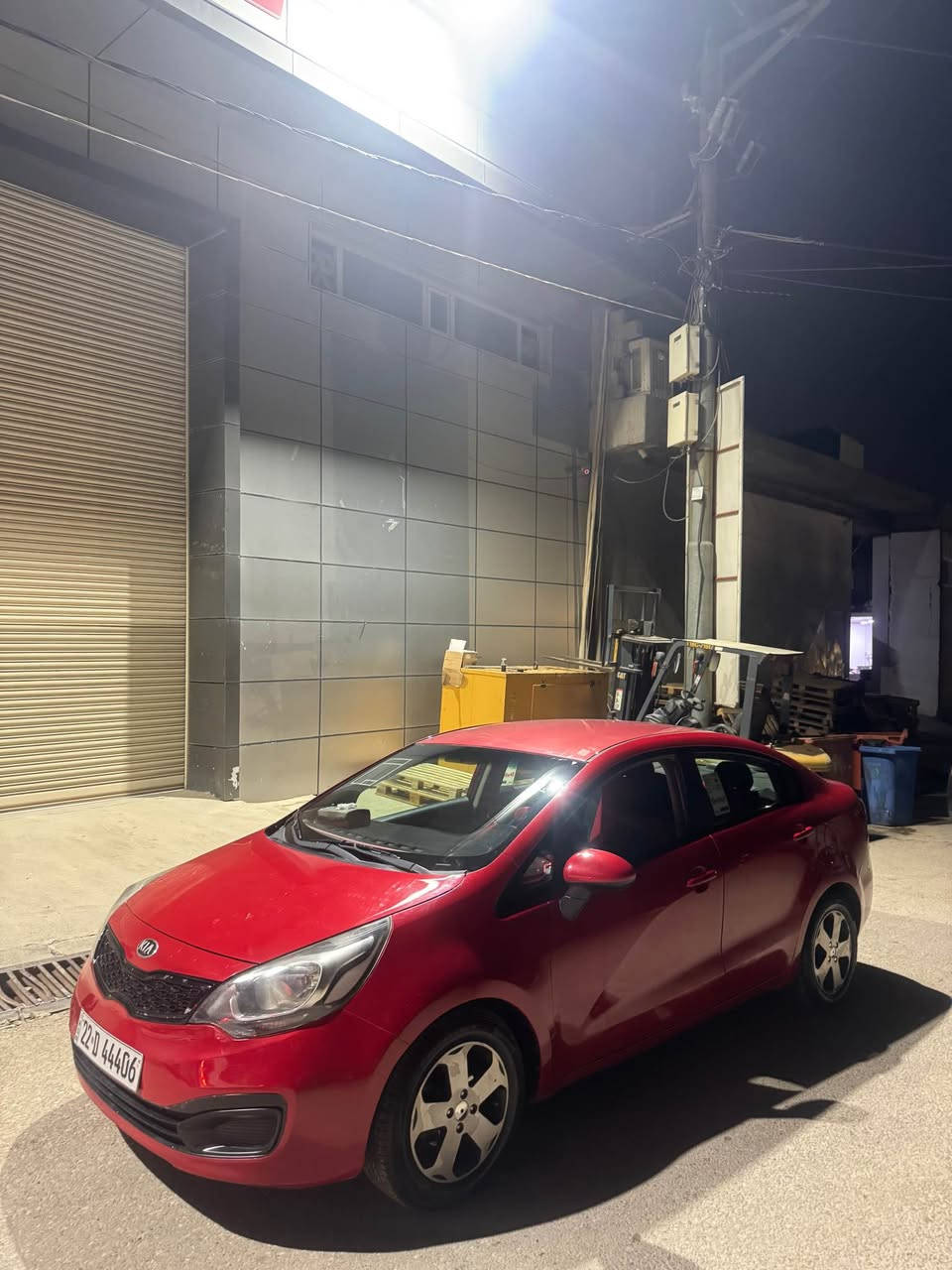 كيا ريو 2015 رقم سنوي جديد 
تحويل وكاله بشرط 
سياره بيها اربع قطع بخ بدون دواخل بدون ارباك بس جمالي 
گير محرك بشرط صرف نفخ مابي 
سعر 83$
مكاني دهوك 
رقم موبايل *********** زاخو, دهوك
