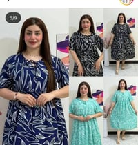 عرض • ملابس