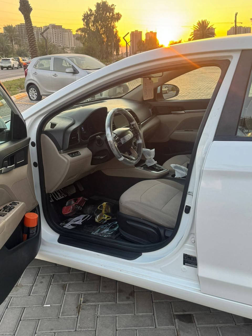 سلام عليكم ورحمة من رخصة الادمن النتره لبيع موديل 2019سيارة كفالة عامة عدة البنيد صبغ فقط بدون أي داخل شرط السونار مكينة 2000دوش سيارة على وضع الشركة السعر 130 وبيها مجال مكان السيارة البياع الاتصال....‭0783 869 7172
