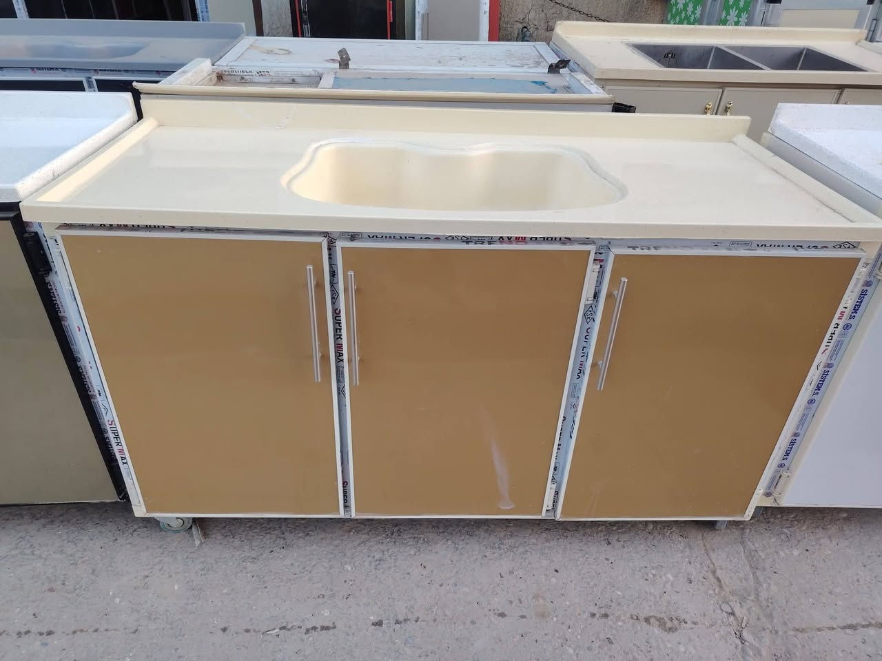 سناكي مرمر جديد غير مستخدم تسكام أو اكو متر أو نص اومتر أو ربع البيع المكان عل شط يم فرع السيد غازي أو منطقة الكربلا ئي يم المسبح عفك الاستفسار اوتتصل *********** اوحتى العنده مراوس أو بيع چنه حاضرين
