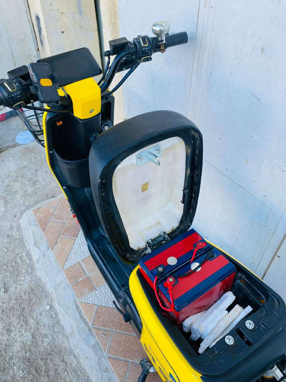 دراجه شحن البيع موديل 2025مستخدمه شي قليل دراجه حيل نضيفه نشرات بيها دراجه سرعتها 109عداد الاكتروني ما ناقصها اي شي سعرها 450وبيها مجال شي قليل حك جيتك رقمي *********** مكاني حمرين الشارع العام
