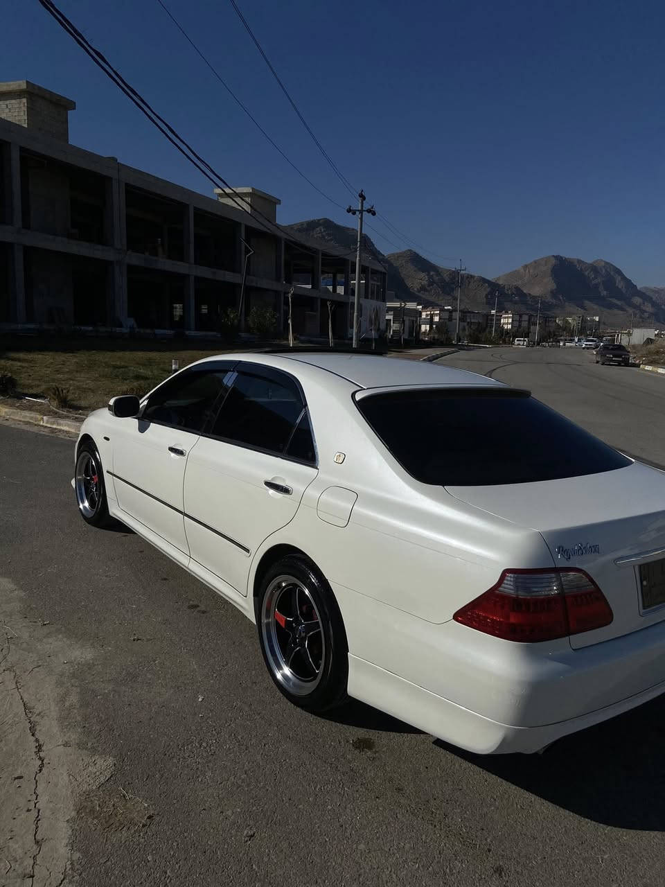 Toyota crown shahena V6 2007 
ساخ ساخ
Grs180 
ڕۆێاڵ فول پێشو پشتی کراوەتە سپۆڕت
مەکینە بچوکی گێڕ گەورە ئاڵتونی بازاڕ 
مۆدێل ٢٠٠٧ 
٣ دوگمە
سڵایت
نمونە لە جوانی 
ئاوێنە ئیشاڕەت و هیتەر 
دەسکی ئیشاڕەتی حەکس کراوەتەوە 
 تاقم تایە و ویلی وێڵدی لۆک 
 ڕۆنی گێڕ و مەکینە و ئەکسلی تازە گۆڕدراوە 
کارەبای مەزبوت 
٥ بەسمە  تەبرید سارد و گەرم گێڕ مەکینە تەقەو رەقە هەموی بەشەرت 
 سەیارەکە هی مەحرەز نیە هە ماڵە بێ مەسرەف  

شوێن ڕانیە :***********
