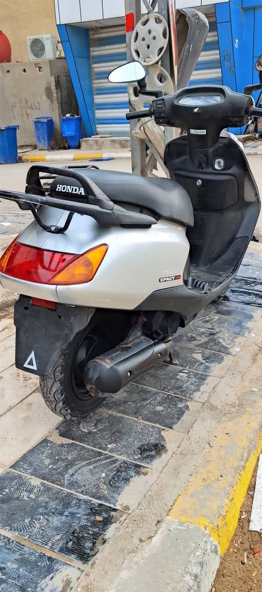 سلام عليكم ورحمه الله وبركاته
دراجة سبيسي للبيع ياباني  الدراجة خير من الله مكينه ناعمة كهربائيات كلها شغاله محركة نظيف وما بيه اي نقص العنوان واسط قظاء النعمانية قرب اسواق اولاد مسلم    رقم الهاتف  ***********
السعر 650 وبيه مجال
