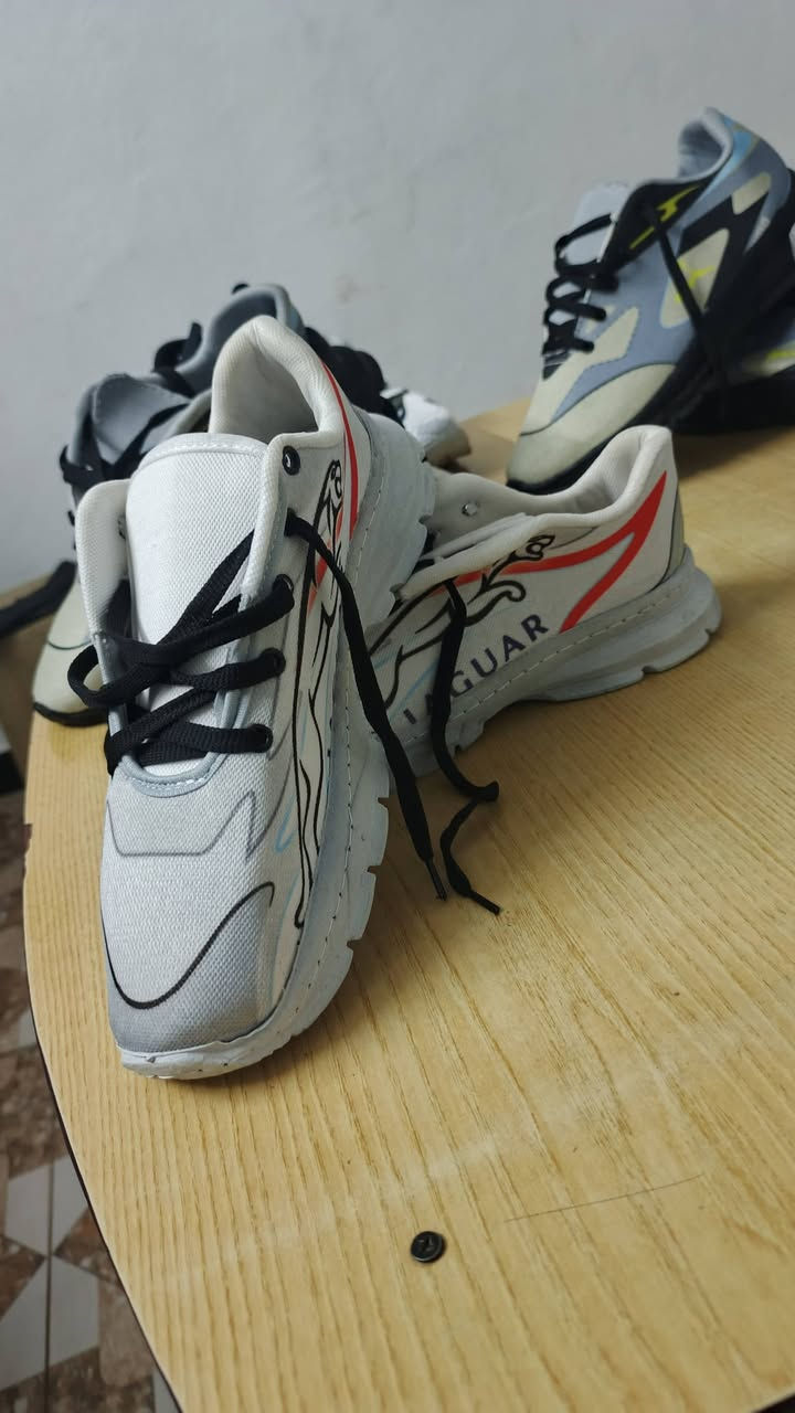 احذية رجالية السعر 5تالاف دينار قياس 40 الحد 44 متوفر اربع الوان للحجز واتساب ***********.
