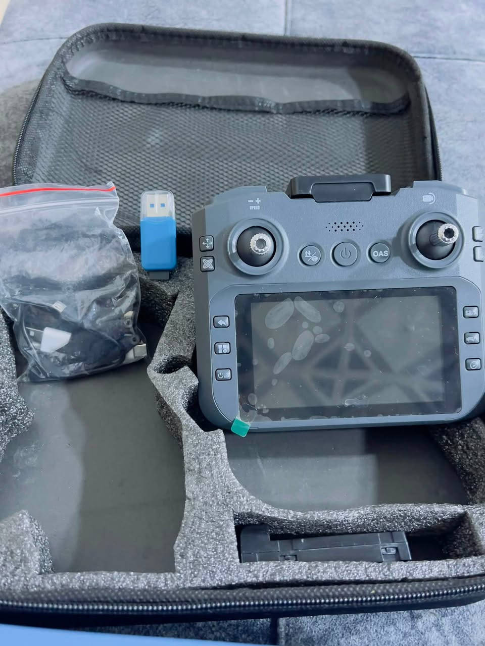 سلام عليكم درون نوع T18p للبيع نضيفه استعمال قليل تحتوي على كامرتين 4k ومانع تصادم و نزول ذاتي كامل ملحقات مراوح اضافيه و شاحنات من نوع تايبسي و فلاش 32 كيكه عنوان  سعرها 145 وبيها مجال عنوان نجف الاشرف رقم ***********
