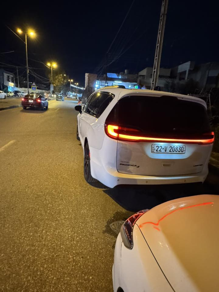 كلايسلر باسفيكا 2023 1/1فول 
                    لمتد فئة S
شاشة كبيرة سستم هارلم عربي
كاميرات داخل السيارة وخارج
مري متحركة مع كلوب ترحيب
سستم لد كلوب دشبول ابو 200$
بانورما السقف
ويل كب ومري كروم
طخم تايرات جديد
مكنسة 🧹 كهربائي
شاشات خلف السائق
كشنات امامي تبريد تدفئة
كشنات خلفي تدفئة
خزن كشنات 
كشنات جلد
ستيرن تدفىة
قطعتين تبريد
مليانة قطع شحن وHD
مليانة قطع كهرباء 12 و 24
بردات رباعي 
تظليل السيارة مع سنوية اربيل
مرقم اربيل
وبعد موصفات فووول ماشاء الله
الضرر
جمالغ الساىق مبدل اصلي ابيض
والباقي بل بوند وباب السائق موضح بلصور وعدت تصليح الظرر مرة ثانية بلموصل لاين شغل دبي معروف
مكان السيارة الموصل
ماشية 23 الف
السعر 310 دولار 
***********
