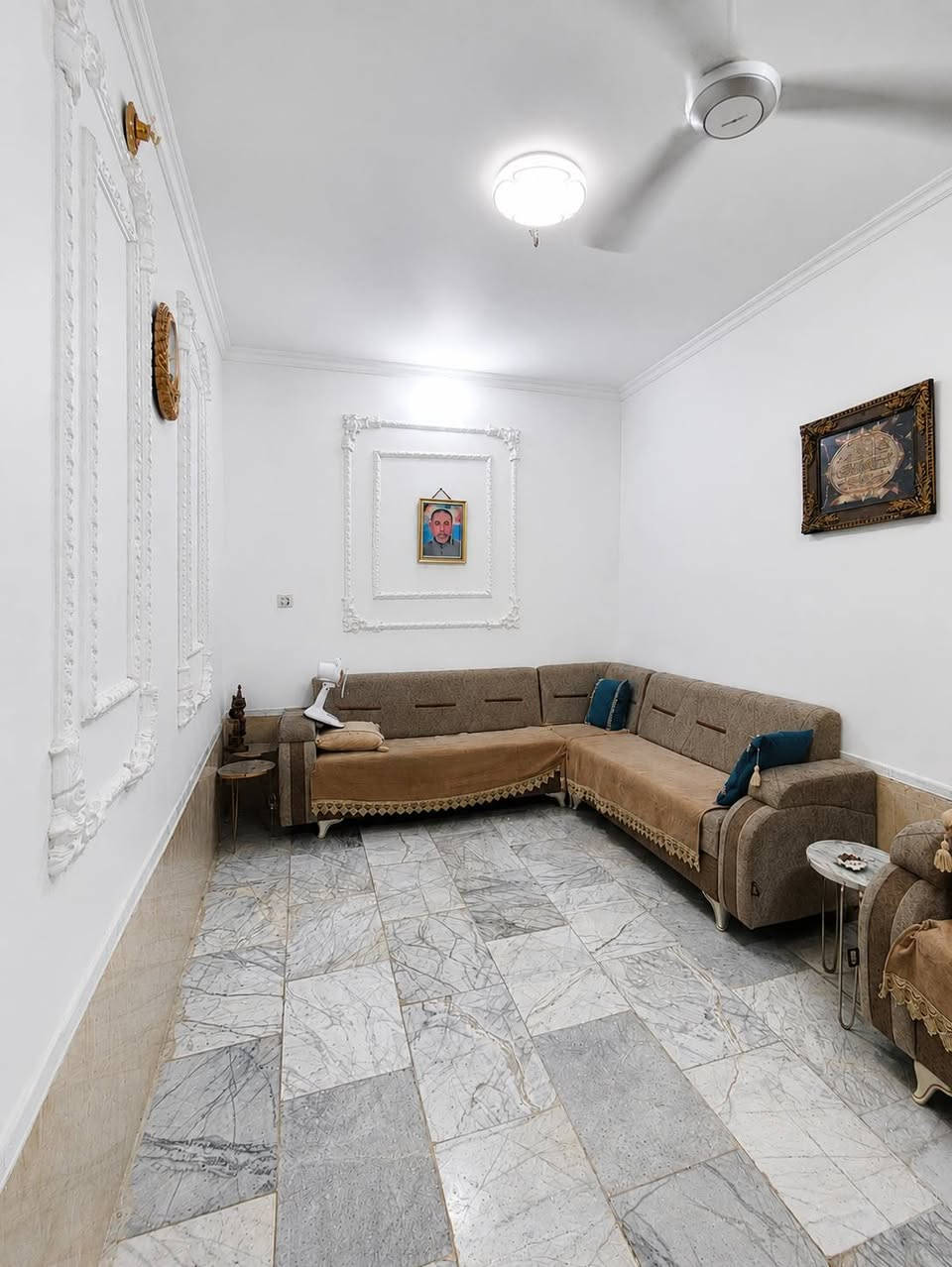 بيت 100 متر طابقين على (ساحه)
بالإسكان الصناعي بالنزله الأولى
الطابق الأول استقبال وصاله وغرفه ومطبخ وصحيات داخليه وخارجيه ومنور
الطابق الثاني يتكون من 3 غرف نوم وصاله وصحيات
السعر والتفاصيل اتصل ***********
