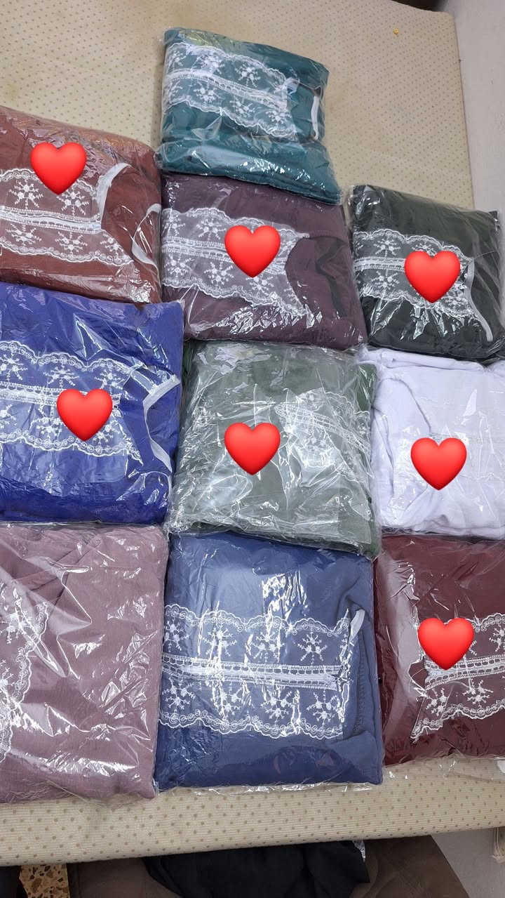 بنات هذا الموديل يرهم مال صلاة ومال طلعه قماشه يجنن وقياسه فري سايز يلبس لحد وزن 110 بقت الوان محدوده والسعر 15 الي عليهم قلب موجودات وبي اسود قطعه هم


**إذا كنت صاحب هذا الإعلان وتريد حذفه لأي سبب، رجاءا أرسل رسالة إلى الدعم الفني**