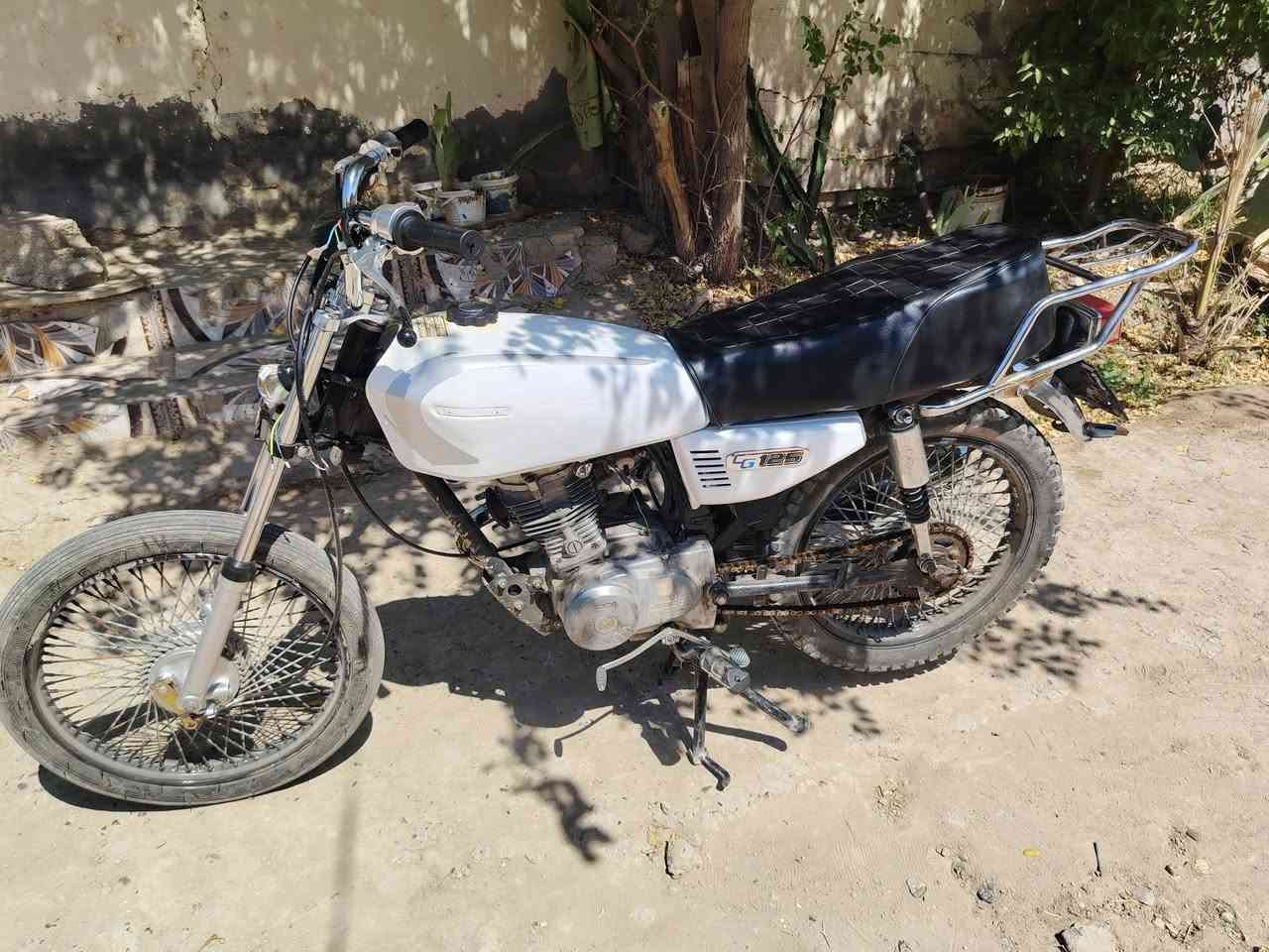 كلك كلك البيع العنوان ديوانية قضاء المهناوية سعره 300وببه مجال***********
