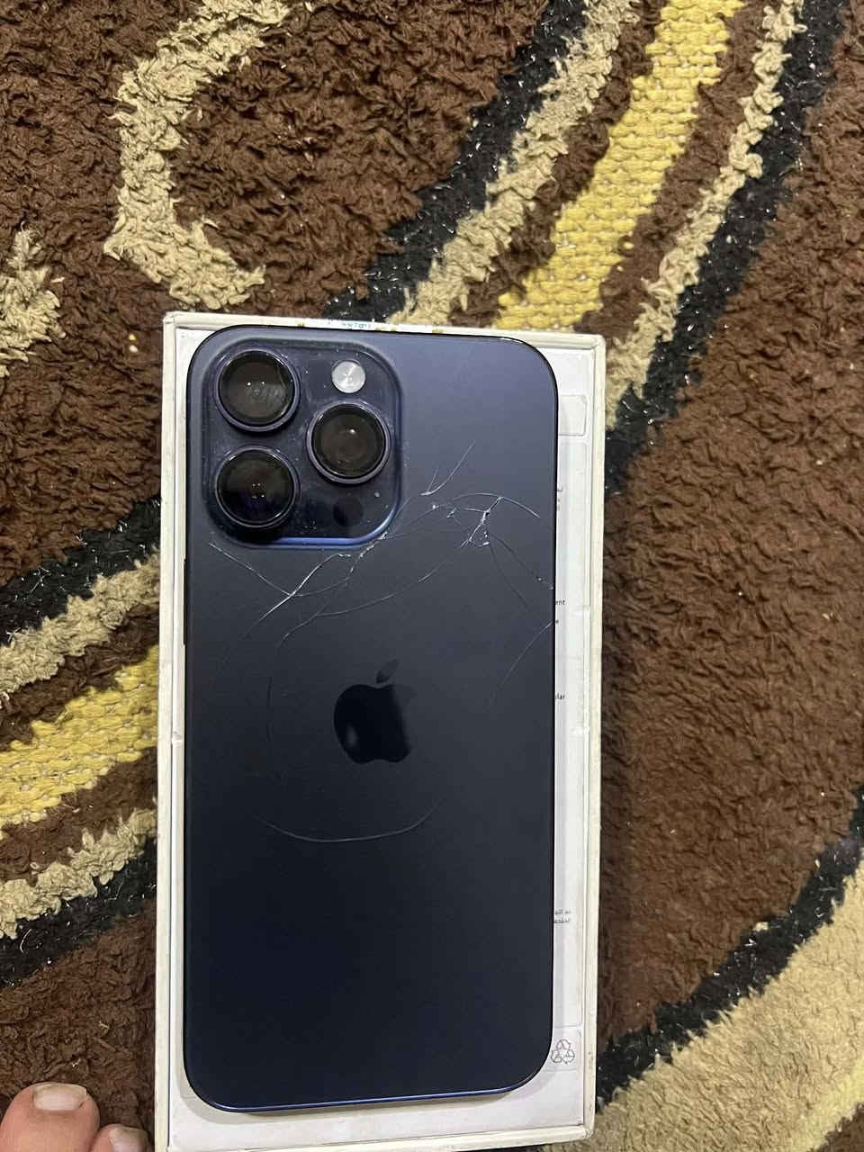 السلام عليكم ايفون ١٥ برو ماكس
الذاكره ٢٥٦ البطاريه ٩٨ الون نيلي زلغ ما مزلوغ بس هاي الوكعه 
وللعلم مايعبر هوه حالين وتر بروف
للبيع بمليون وبيه مجال بسيط
العنوان بغداد العبيدي الرئاسه شارع ٢٠
‏***********
