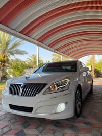 جنسز سنتنيال • ٨ سلندر ٤٦٠٠ • ٢٠١٠