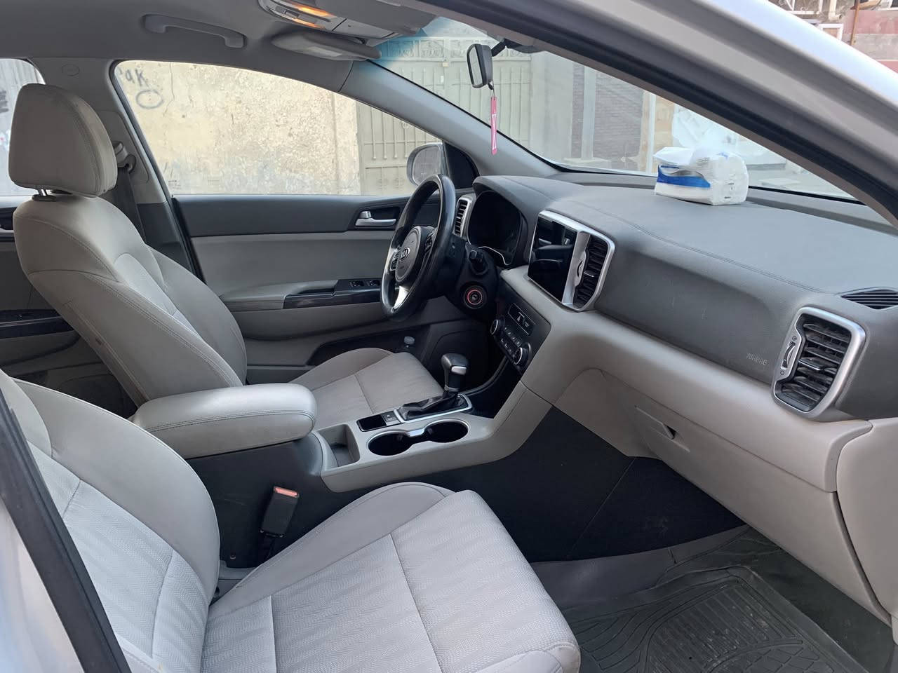 السلام عليكم كيا سبورتج موديل 2017 وارد امريكي
مكينه ٢٤٠٠ gdi السياره ليبل واحد بدون اي قطعه تبديل
الظرر موضح بلصور قطعه وحده بس البنيد ومعمر نفسه
وبلعراق بيهه الباب الخلفي بارد فقط السياره جديده كير محرك لغود شواصي كله كفاله تخم تاير وباتري وحداديه
كله جديد سياره جاهزه كلشي متصرف عليهه السعر 153
وبيهه مجال *********** اليحب يتصل ماجاوب خاص
