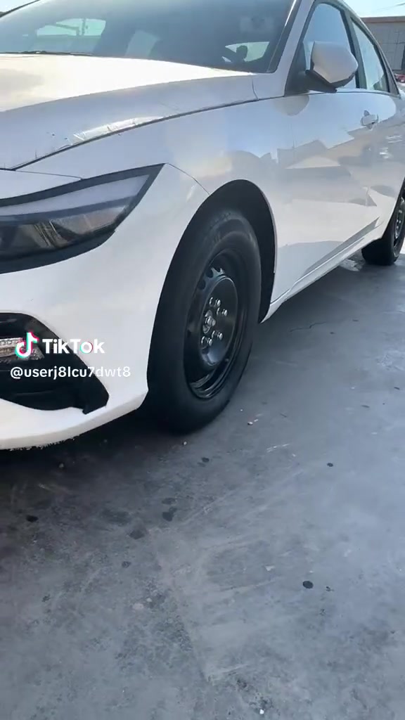 سلام عليكم لنترء مديل ٢٤ السياره جديده ماشيه ٣٧مكفوله  من عدده بارد صبع واحد مكان بغداد
مكينه ألفين ٢٠٠دوش الساره مدوشمه عام 
ملاحضه مكلف بل نشر 
***********
