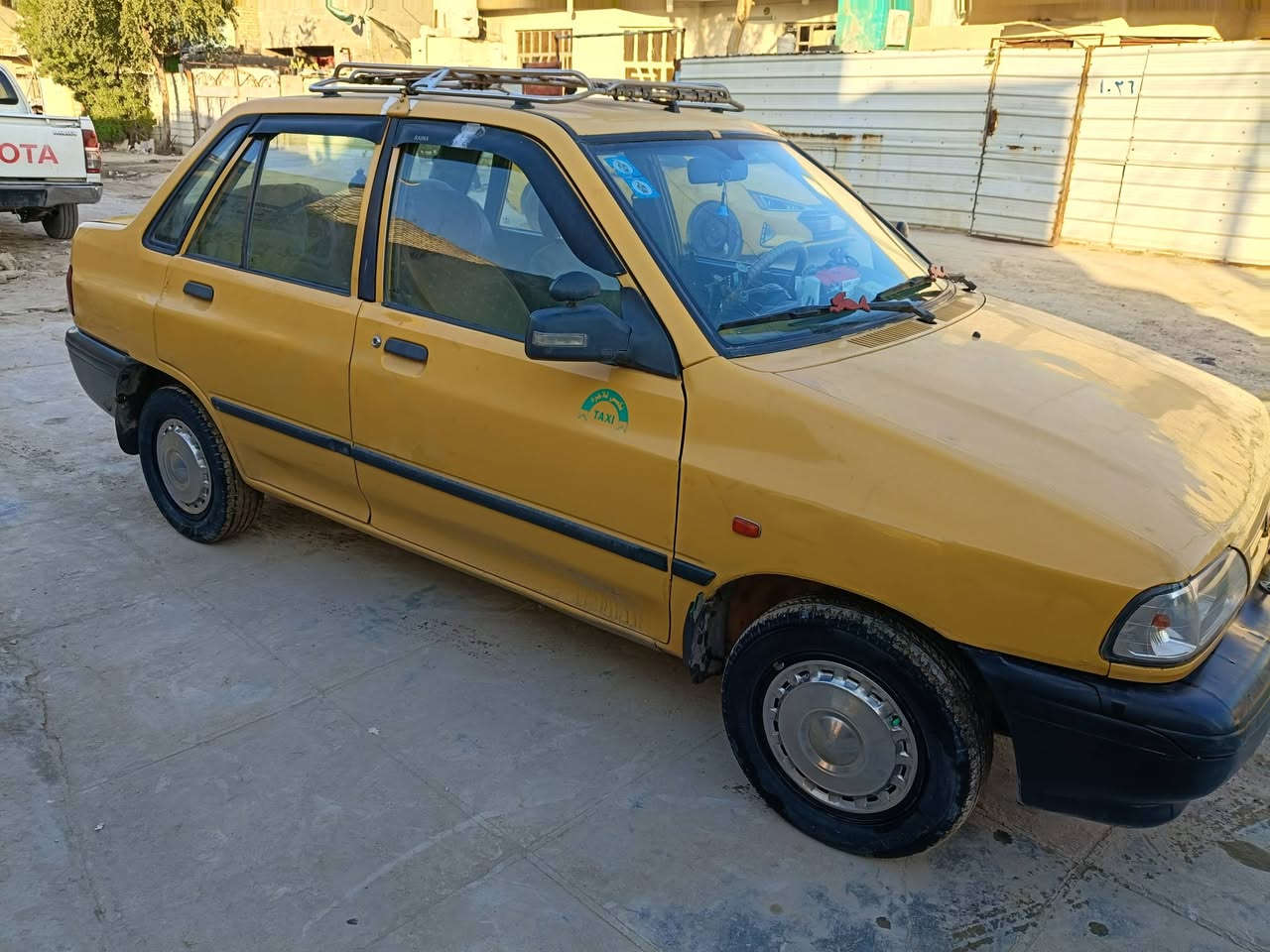 يالله سلام عليكم اخوان 
سايبه لبيع موديل 2012 كير ومكينه مكفولات شرط تجفيت قبل شهر وكورات مال برايد وكله جديد شاده انسه 
أن شاء الله  بدون ضربه وصبغ فقط باب خلف سائق مبدل شواصي مكفولات  حداديه قبل فتره مسويها تخم تاير جديد.. تبريد شغال سياره أن شاء الله جاهزه وستعمال شخصي يشهد الله ماشتغل تكسي رقمها بغداد باسمي  مكاني بغداد قرب فلكه حي نصر السعر 28ورقه وبيها مجال بسيط أن شاء الله رقم الهاتف ***********
