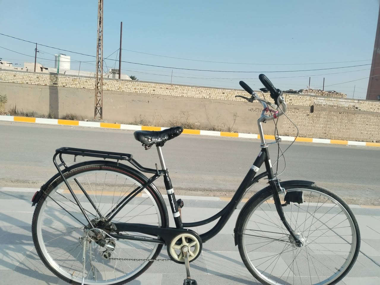 السلام عليكم عندي بايسكل للبيع الحجم 27 واريد ابيعه ب75الف وبيه مجال 
*********** رقمي للاستفسار
