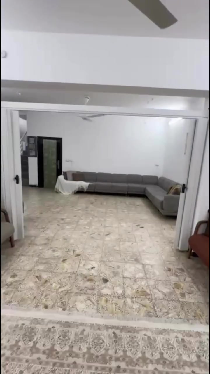 دار للبيع 🏡 حي الغري ٢٠٠ متر 
تريد تنطي عيدية لعائلتك ومحتار شنو تاخذ ؟؟ 
شوف هذا الجمال كله بسعر ٣٨٠ مليون فقط 
خوش عيديه مو ؟ 
طابقين ٤ غرف 
بناء نظيف وخريطه راقيه 
قرب متنزه الغري العائلي
للأستفسار :
***********
