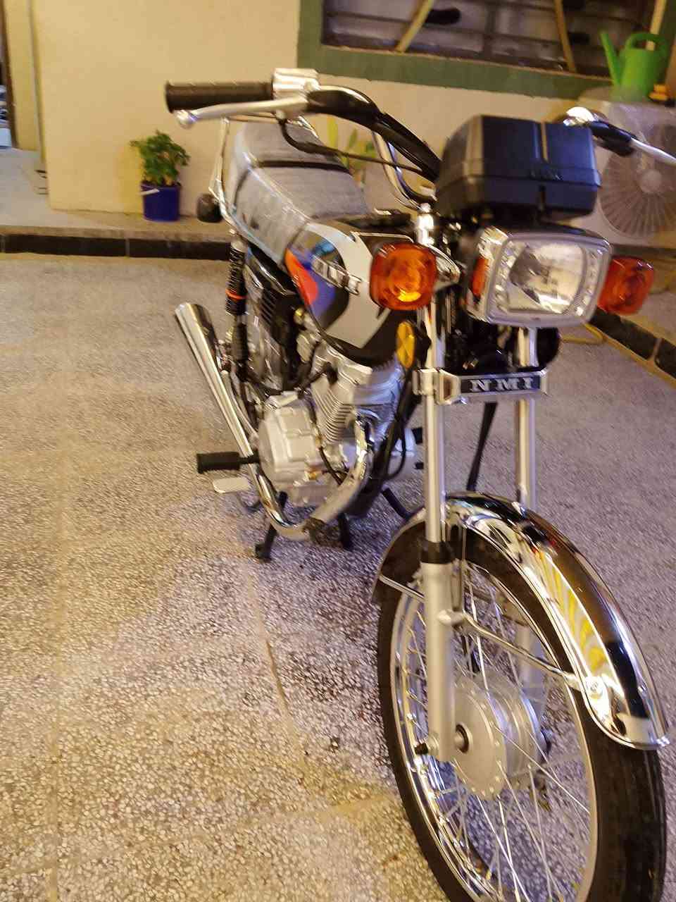 السلام عليكم نامه امتياز موديل 2026 الدراجه جديده ما صار لها شهر من طالع المعرض محرك مكفول 3 احرف بوري رفيع شيال صغير الدراجه باب اول مكفوله من الشخط اوراق كامله 
***********
