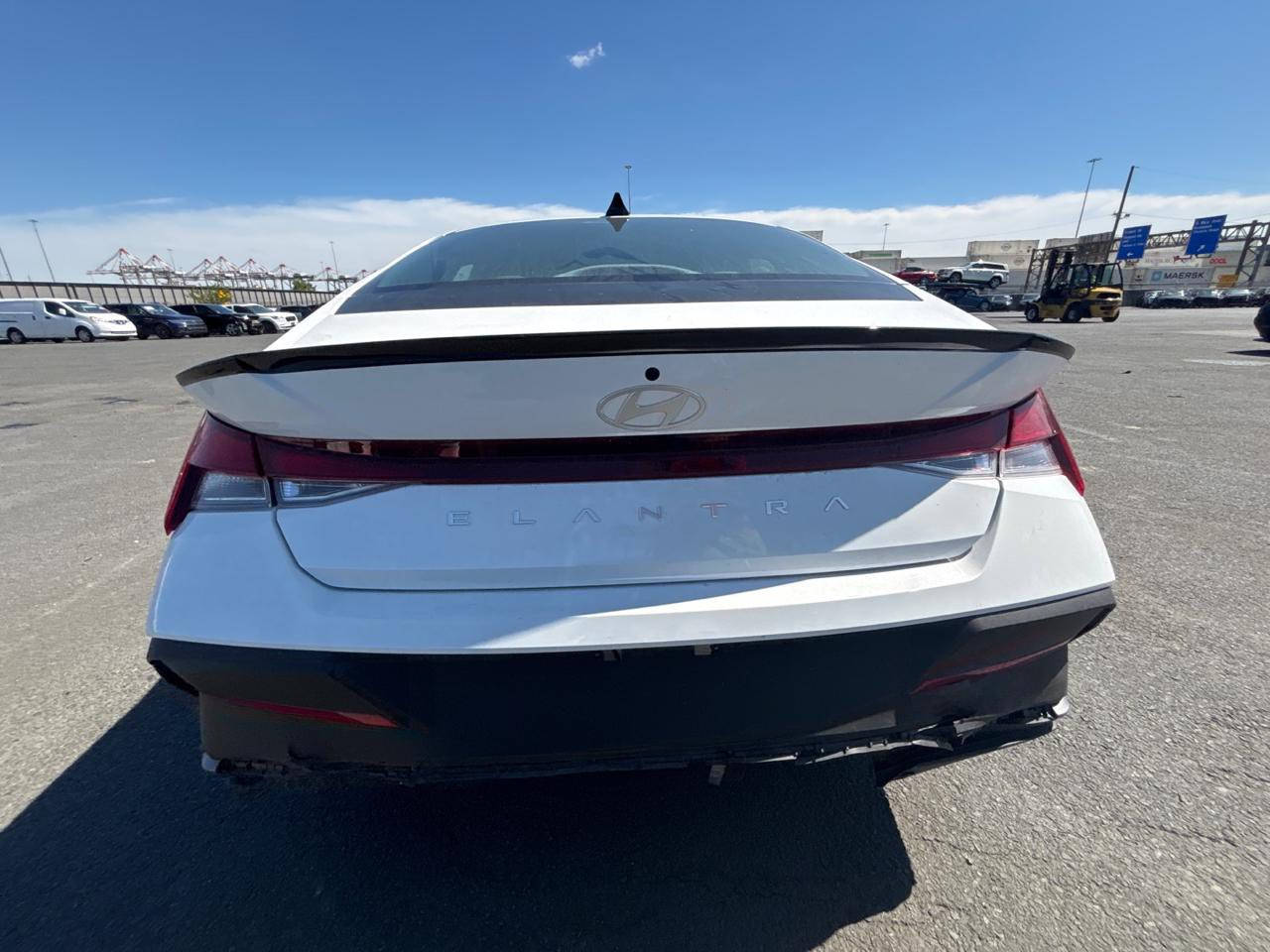 النترا 2025 sel sport  ابيض صدفي 
بدوووون رقم بدوووون رقم   تترقم جميع المحافظات عدا الاقليم 

كلين السياره هاي طختهة دافع اصبعين مو اكثر 
قطرة صبغ او تصليح او طخة ماكو 
جديدة السياره ماشية ٨٠٠٠ mi 

المواصفات 
تحكمات استيرن 
مري سود بلاد 
شحن لاسلكي 
سبايدر اسود خلفي بلاد
منافذ شحن 
وهواي بعد بيهة مواصفات 

السعر 175 
 وبيهة مجال بسيط 

رقمي ***********
