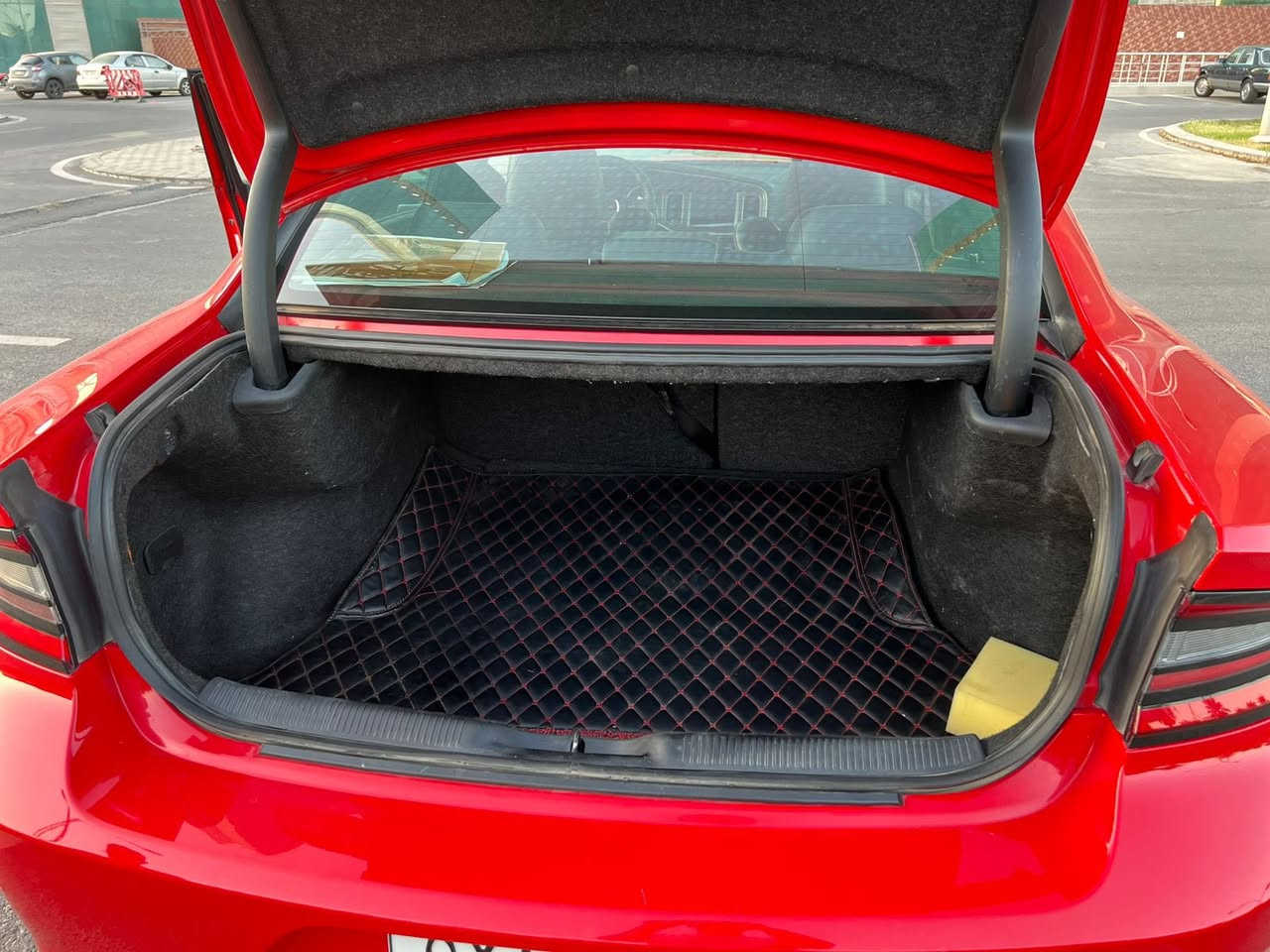 سلام عليكم 📍🪬
جارجرGT جيتي خليجي شركه هارلم 
الموديل 2019  (خليجي)  لون احمر مميز 
العداد: 85 الف 
سياره جديده بمعنى الكلمه    
رقم اربيل بسمي تحويل مباشر
المحرك : V6.  3.6L 
سياره جديده بمعنى الكلمه 
اي نقص ما بيهه ترايه مال زيروو
المواصفات فول داخل جلد  بلادي 
شاشه كبيرة مع نظام ملاحة GPS 
سستم صوت الپاين مع سماعات پريميوم 
فتحة سقف (سلايد) 
مقاعد جلد رياضية لونين 
 مقعد السائق كهربائي 
 حساسات مع مانع تصادم خلفي . 
 تشغيل عن بعد 
 ستيرن كهربائي 
 محدد سرعة 
 تلفون بلوتوث 
 كاميرا خلفية 
 مرايا متحسسة للاضاءة العالية 
 كير شفتر بالستيرن 
 دخول ذكي (بصمة)
ً
السعر 275
***********
