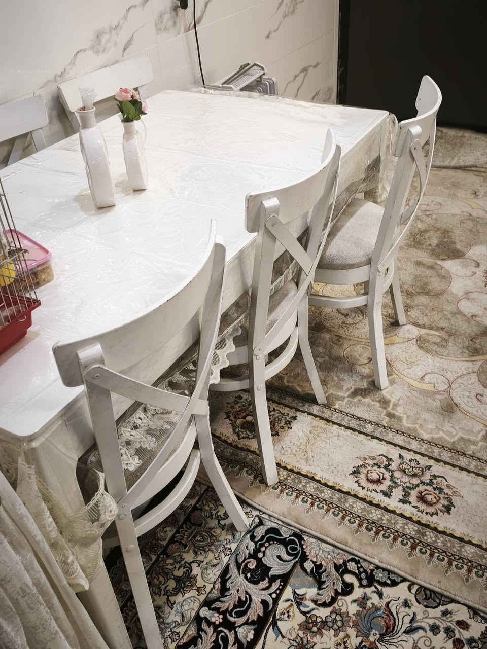 ميز طعام منشأ تركي 6 مقاعد
العنوان روناكي قرب جامع الشهداء 
السعر 250 وبيه مجال 
وغرفه نوم صاج داخل وخارج السعر 2و800 وبيه مجال 
للتواصل الاتصال على الرقم ***********
