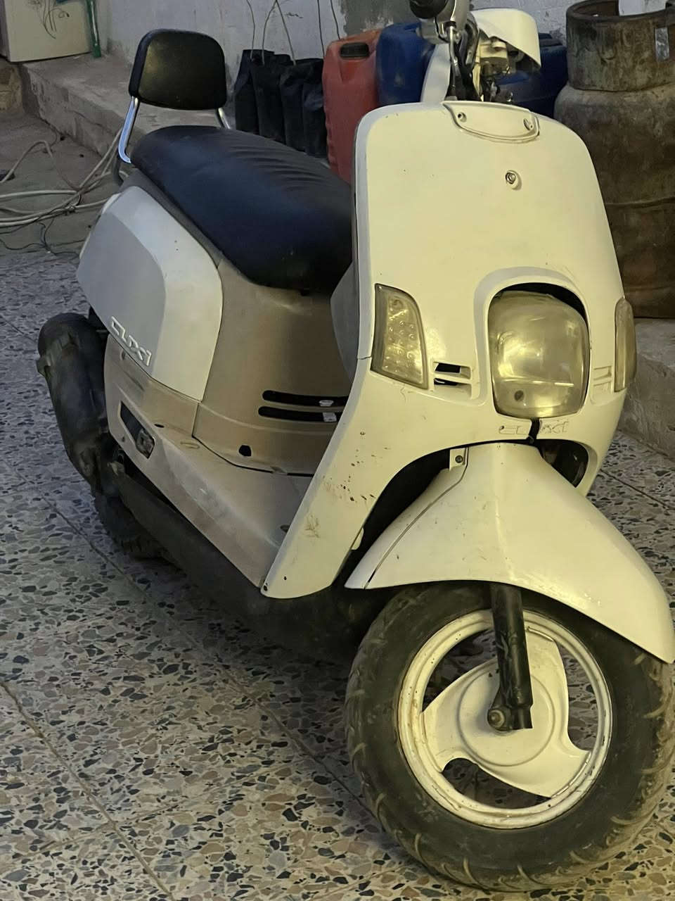 للبيع دراجه بوليس عوزها ترتيبات بسيطه شغاله كلشي ما بيها تجفيت جديد كهربائيات طافيه  سعرها 350 مكاني كوت انوار***********
