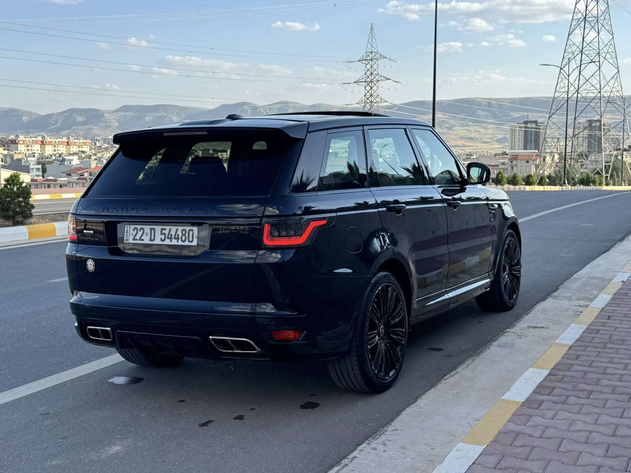 اللبيع Range Rover sport 

موديل :2014 ( محدث شكل   ٢٠٢٢ ) مكفول من صبغ 
كامل قطعات مال تحديث بلاديات موجودات ويايه 

محرك 6 گاز توربو (  سبورت  )

المواصفات:   

بـــــــــــانوراما

جلد 

نظام تعليق هوائي 3 وضعيات (جكات تصعد وتنزل اوتو +يدوي )

قيادة ذاتية 

اوتو ستارت 

اوتو ستوب عند الاقتراب من سيارة اخرى

اوتو هولد

مانع انزلاق 

سايد بريك اوتو 

نقط عمياء 

5 كاميرات محيطية 

رادارات امامية وخلفية وجانبي 

تغير زاويا الرؤية بالمري عند الرجوع الى الخلف

انارة ليلية وكشافات ضباب ولايت اوتو

خمس بصمات ع الابواب 

صندوق كهربائي شفط

ابواب شفط  

تحكم بالتكيف تبريد وتدفئة من الشاشة 

كرسي السائق تدفئة وتبريد 

كرسي الراكب تدفئة وتبريد 

كرسي السائق 3 وضعيات خزن ميموري 

كرسي الراكب 3 وضعيات خزن ميموري 

تدفئة بالستيرن 

المقصورة الخلفية تبريد

تحكم منفصل بالمكيف 

تحكم كهربائي بالكشن 

انارة محيطية 

انارة ترحيب

السعر  ٢١٨  قابل للتفاوض

***********

@highlight
