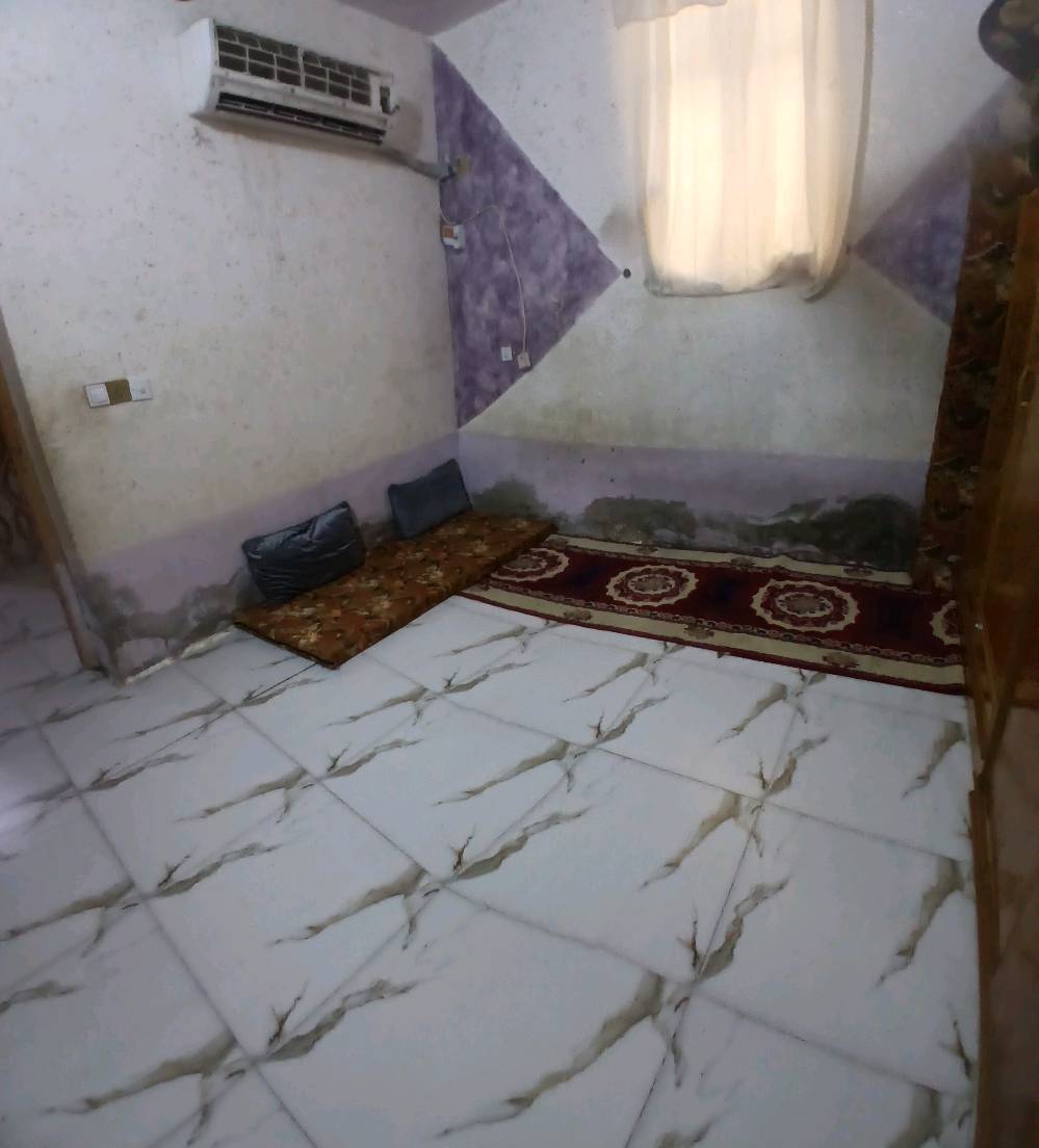 بيت بلدية للبيع مساحه ٨٠ متر معامله واصله للتقييم ،يتقيم ويتسجل باسمك موقعه القادسية ملحق المعلمين السعر 37 مليون وقابل للتفاوض ***********