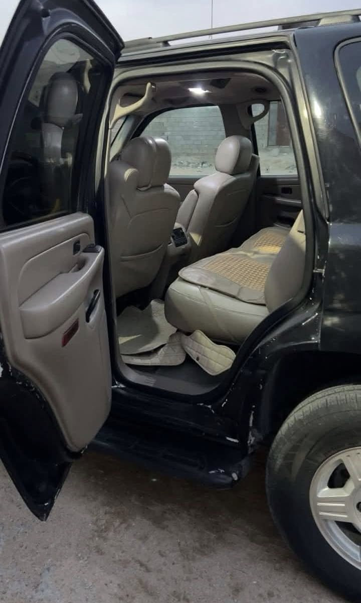 سلام عليكم  

تاهو بتره 2004  
رقم بصرة باسمي (شرط تحويل)  

السيارة صبغ عام تغيير لون  
جاهزة، 
تبريد + حدادة + كهربائيات كلها شغالة 100%  

العنوان: البصرة / الزبير / البترو  

السعر: 125
📞 ***********
