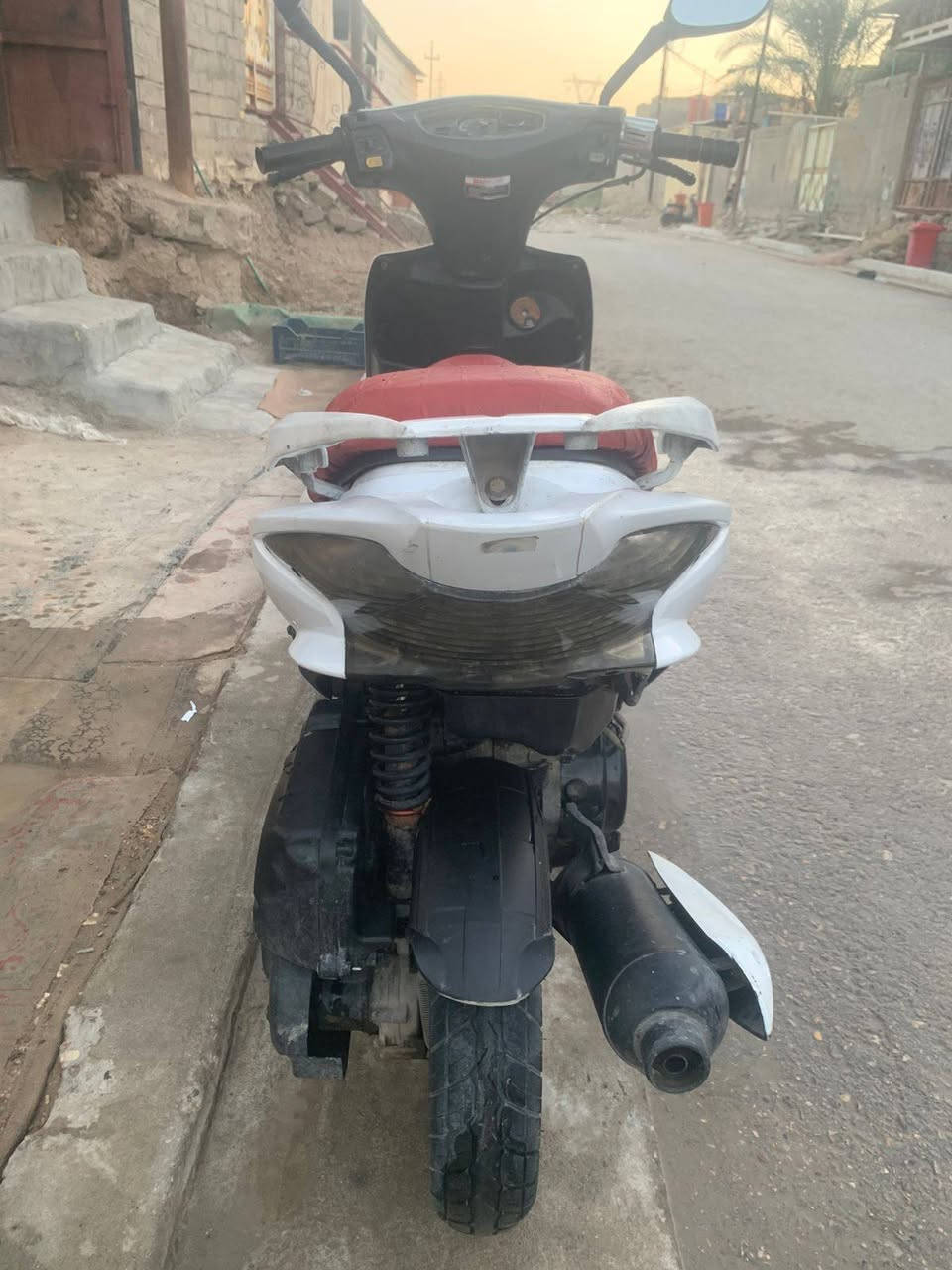 دراجة ماكس صيني للبيع صار اسبوعين من جفتتها سلف كهربائيات شغالة السعر مناسب  ١٩٠ وبيه مجال للاتصال على الرقم *********** العنوان القرنة
