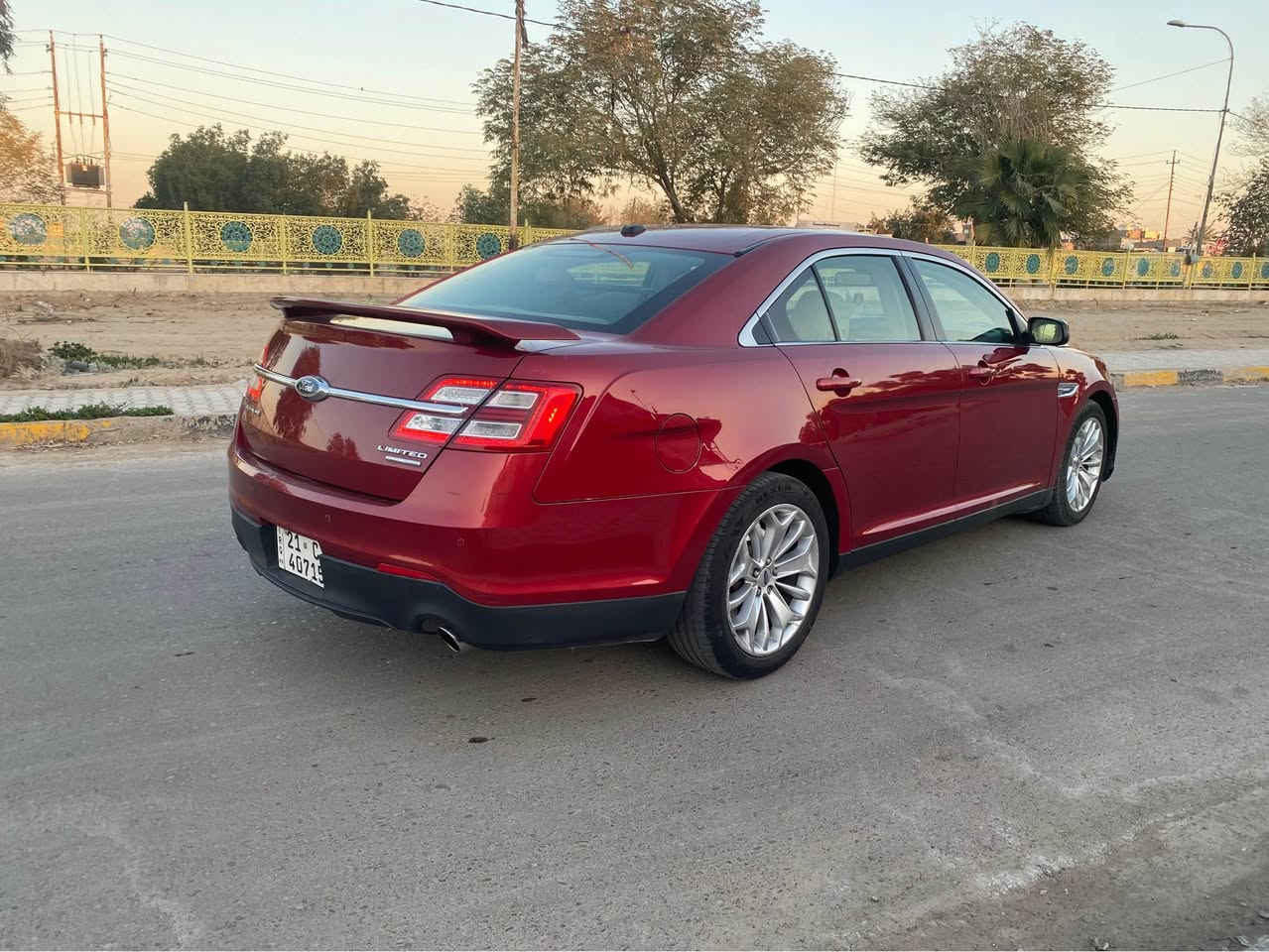 السلام عليكم 
فورد تورس 2017 فول مواصفات LIMITED بأسمي للبيع سيارة مال بيت نظيفة جداً بيها قطعه واحد صبغ فقط  بنيد 
*مسجل SONY دمام كاري بلي 
•ستيرن كهرباء وتدفئة تبريد 
* كشنات جلد كهرباء تدفئة تبريد
* ⁠داخلي صاج ملكي
* ⁠دشبول لد داخلي اناره مخفية7 اللوان
* ⁠تشغيل عن بعد 
* ⁠بصمة 
* ⁠كشنات خزن ميموري
* ⁠ابواب بصمة 
* ⁠وباقي مواصفات LIMTID
* ⁠تبريد 2 قطعه ثلج 
* ⁠كير ومكينة مكفولات 
* ⁠صدر امامي خلفي جديد
* ⁠سيارة عليها نانو 
* ⁠تخم تاير 
* ⁠جاهزة من كل نواحي وبالخير على الياخذها 
* ⁠السعر 128 ورقة  
* ⁠عنواني / بغداد المحمودية 
***********
رقم سليمانية بأسمي تحويل ثاني يوم بغداد, العراق
