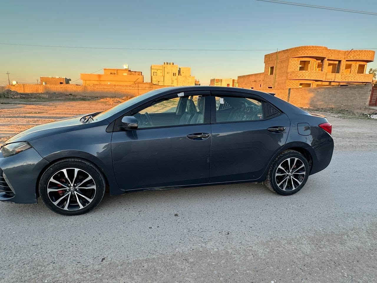 🚗 للبيع: تويوتا كورولا 2017 (Toyota Corolla    XLI) 🚗
العنوان:  صلاح الدين تكريت /قمة الاعتمادية والاقتصادية.. كورولا 2017 بحالة ممتازة وجاهزة للاستخدام
 الموديل: 2017
 الفئة: XLI
 المحرك: 4 سلندر، بسعة 1.6 لتر (اقتصادي جداً في استهلاك الوقود وقوي الأداء).
 
✨  أعلى الميزات والمواصفات الداخليةوالخارجي 
 فتحة سقف 
راديو، مشغل CD، ومنفذ AUX و USB.
 أزرار تحكم ستيرن رادار  مثبت سرعة كشنات تدفئة وتبريد على المقود (الدوران) لسهولة التحكم بالصوت أثناء القيادة.
 نظام ميرور لينك / بلوتوث لربط الهاتف.
 الأمان والسلامة:
 نظام فرامل مانع للانغلاق (ABS).
 نظام التحكم في ثبات المركبة (VSC).
 وسائد هوائية (Airbags) لحماية السائق والراكب.
 نظام مراقبة ضغط الإطارات.
⚙️ حالة السيارة:
 المحرك والكير: بحالة ممتازة (على الفحص).
 التبريد والمكيف: ثلاجة وجاهز للصيف.
 السيارة وارد امريكي حادث بنيد او جاملق السعر 140 رقم الهاتف ***********
