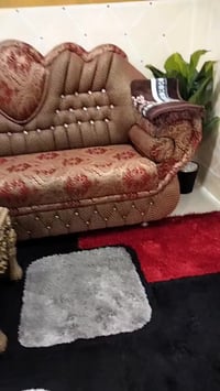 للبيع  ديوان 8 أمتار خشب عراقي 5 قطع 10 مقاعد  السعر 400 07702096545 0...