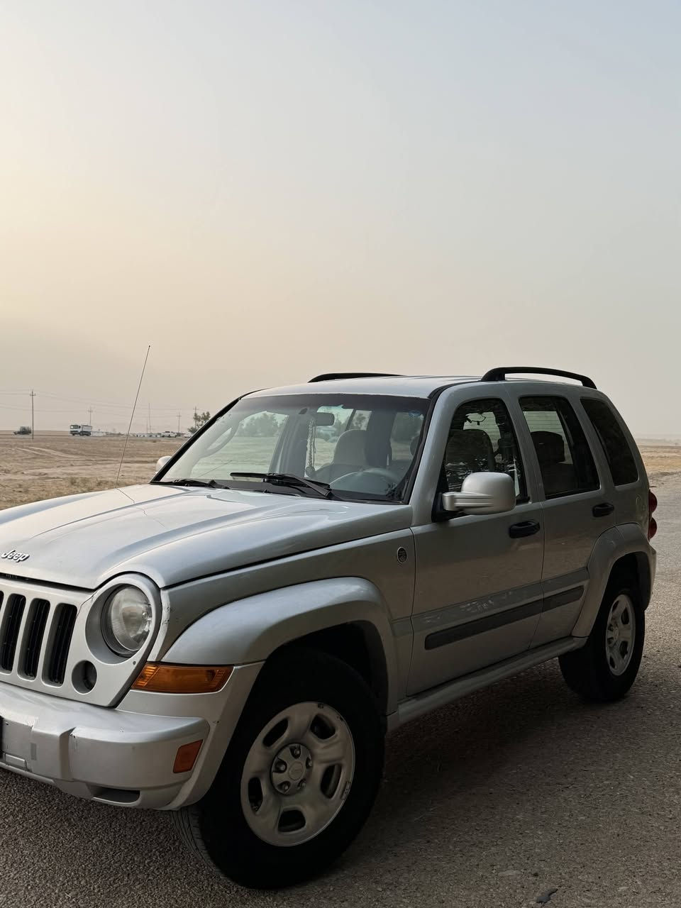 السلام عليكم جيب لبرتي مكفوله
 موديل 2006 محرك ٣٧٠٠  
سیارە جاهز 
مکفول مکینە ولکیر بشرط مامفتوح 
صدر وحدادیە جدید سویە 
اربع تایرات جدید 
دبل اکسل 4×4
کیر اوتو ماتیک 
شاشە 
سونرهه موجود بل الصور السياره مكفوله من كلشي تبريد ثلج السعر 85 $ للطیبین بيهه مجال بسيط  مكاني کفری دیالی  
***********
