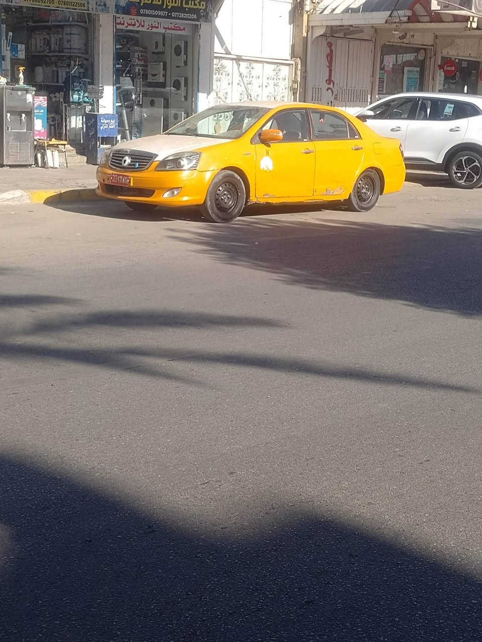 السلام عليكم جيلي موبل للبيع او مراوس ترهم مكينه وكير كورلا نحله حديث 18000 مصفره هيئه راعيه موجود بيها بابين بيهن خياس ودوسات بس  سعر 25 عليه غرامات مرور تنزل من سعر ***********
