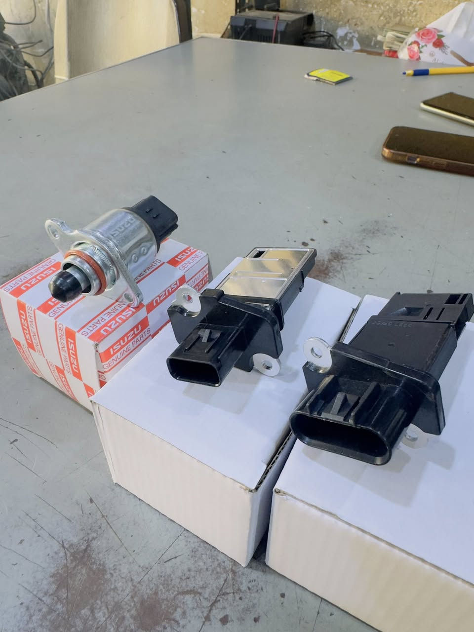 سلام عليكم 
يتوفر ادوات شوفرليت لوف و كولورادو 
محل الاخوين حمودي الساعدي ابو سامر 
الأقصر الابيض مقابل وزاره الصناعه والمعادن 
لوف وكلرادو 
ويوجد توصيل لجميع المحافضات ‭
***********‬
***********
