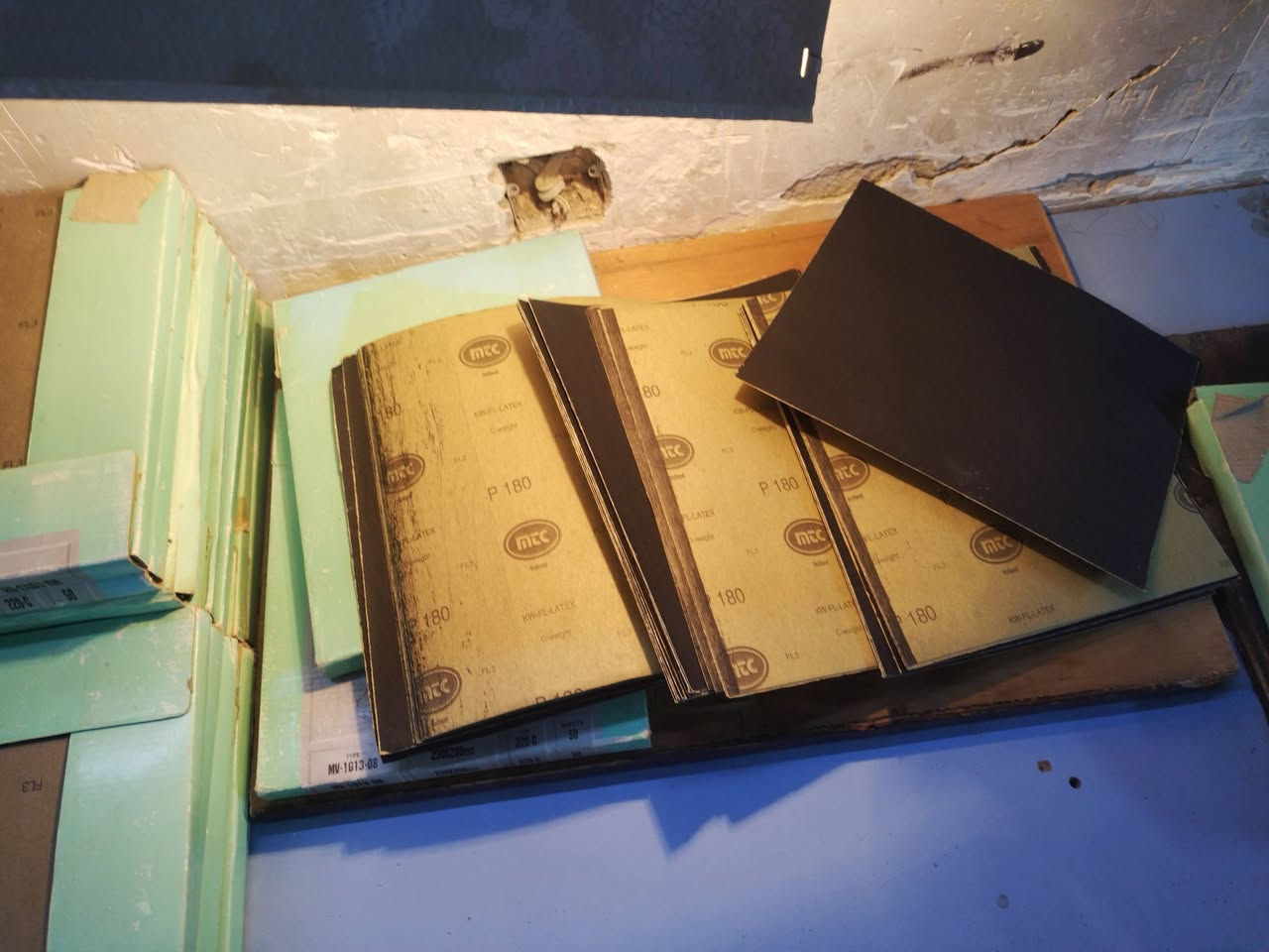 كاغد جام درجة أولى هولندي مثل مموضح بالصور الكارتونة بيها 50 قطعة والقياسات مكتوبة والدرجة.
 سعر الكارتونة 6 آلاف دينار 
تاخذهن شلع يختلف السعر.
وموجود توصيل 5 آلاف جميع المحافظات


**إذا كنت صاحب هذا الإعلان وتريد حذفه لأي سبب، رجاءا أرسل رسالة إلى الدعم الفني**